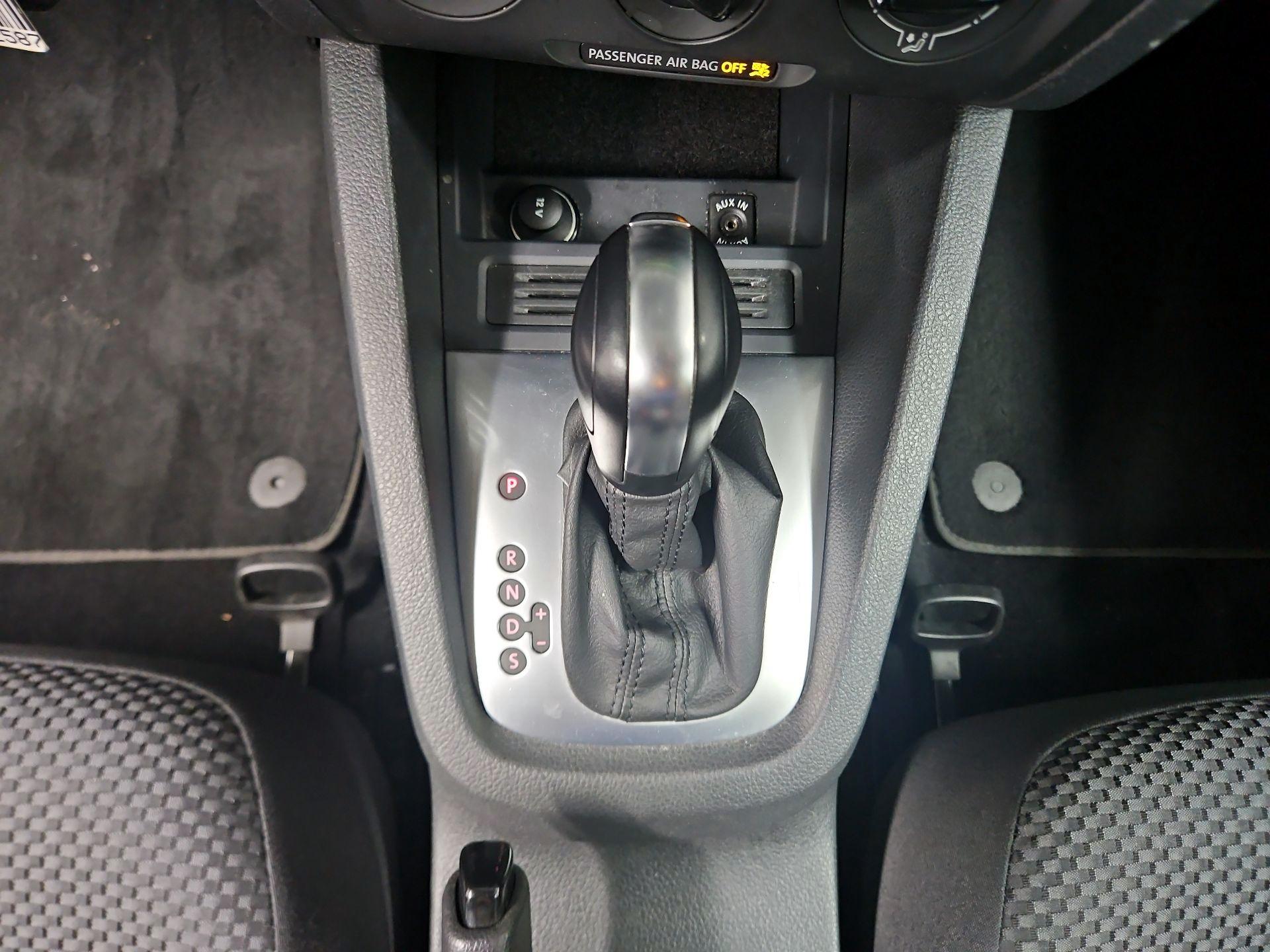 Thumbnail: 2014 Volkswagen Jetta - 16