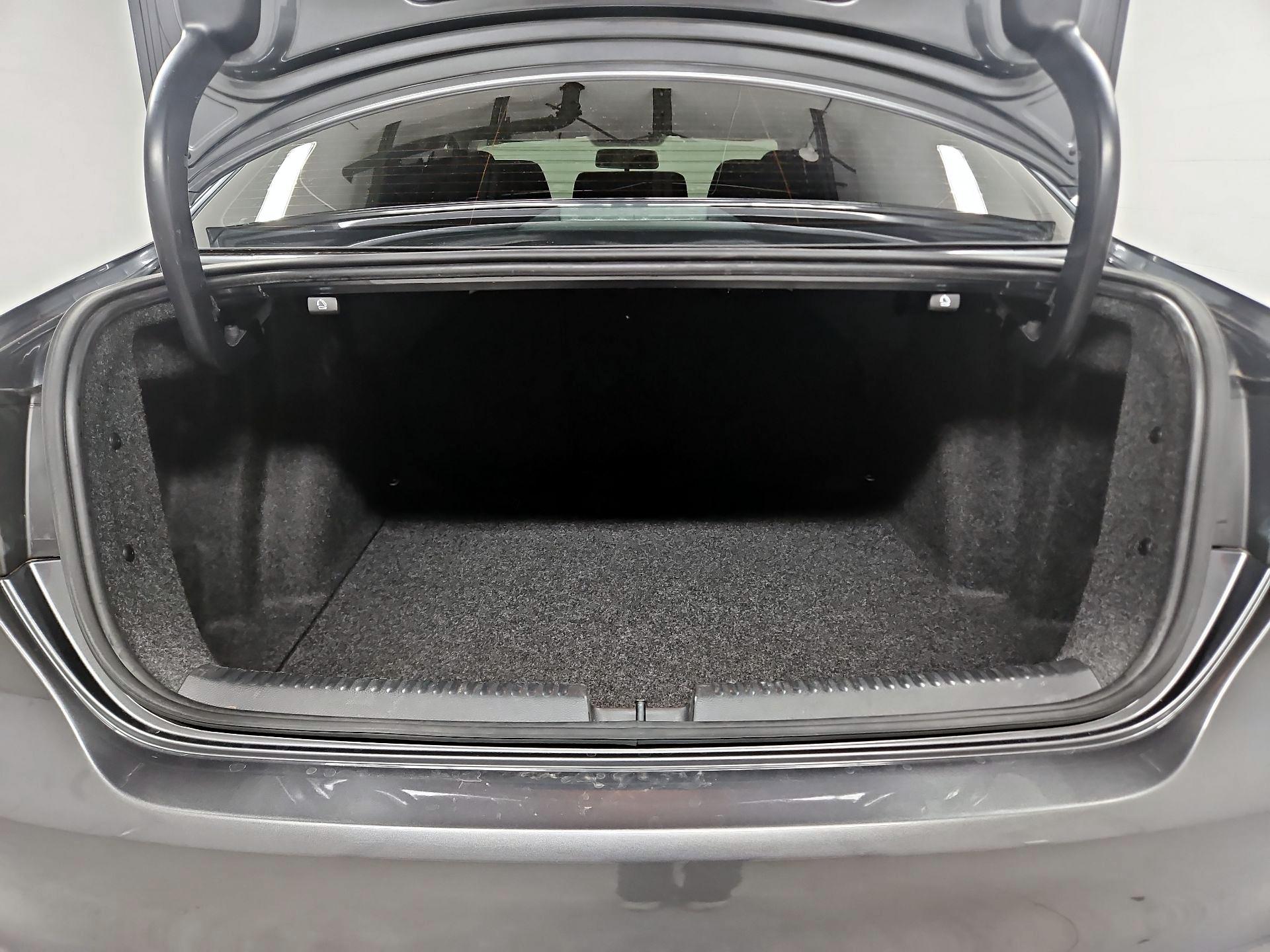 Thumbnail: 2014 Volkswagen Jetta - 19
