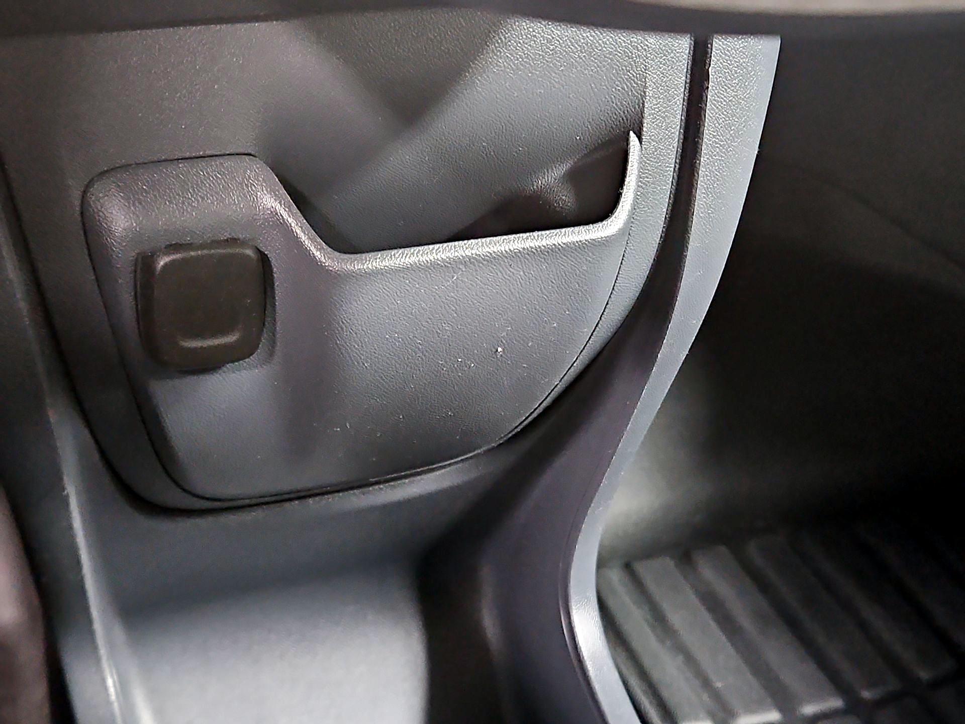 Thumbnail: 2021 Chevrolet Bolt EV - 18