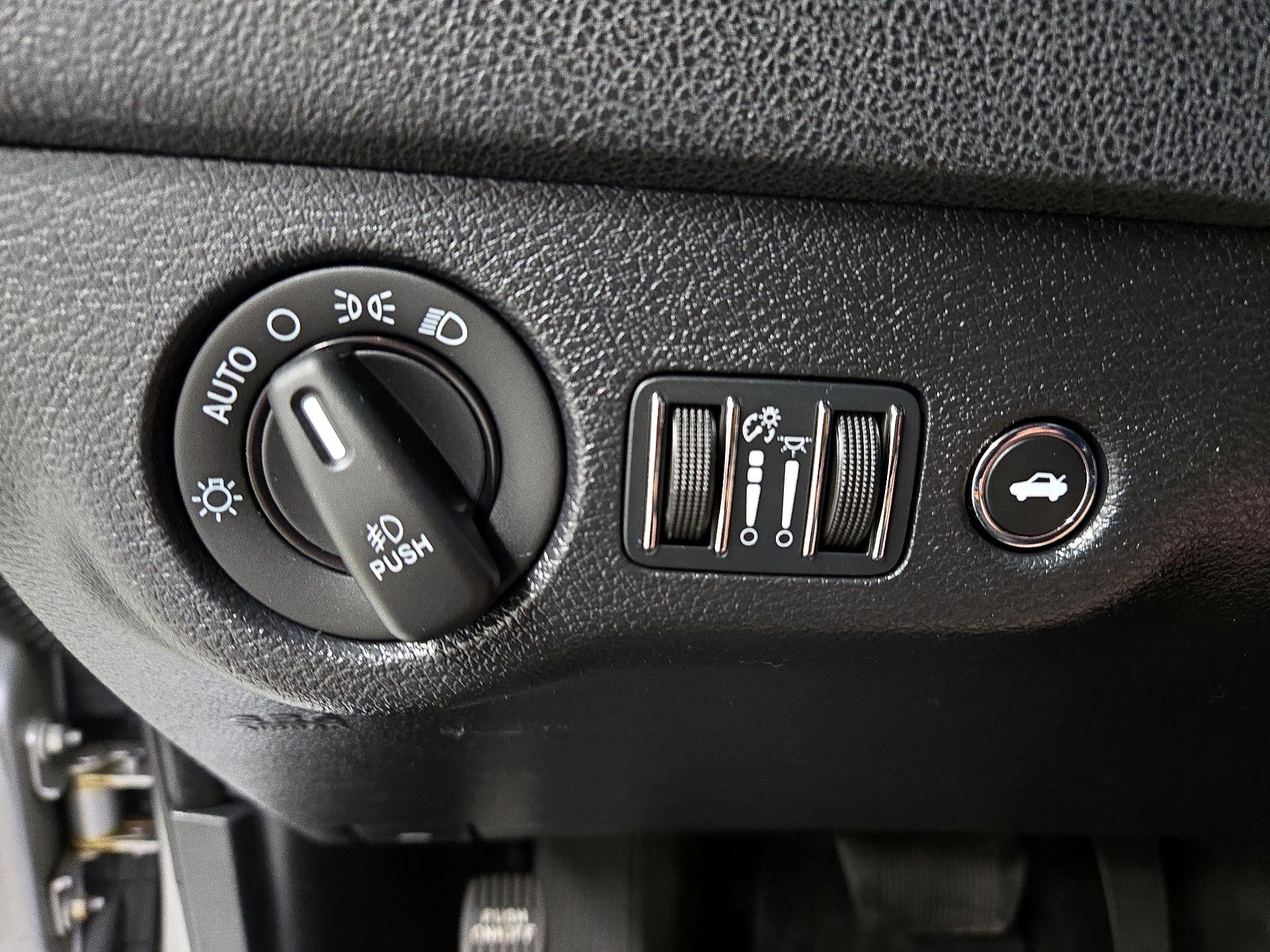 Thumbnail: 2015 Dodge Charger - 13