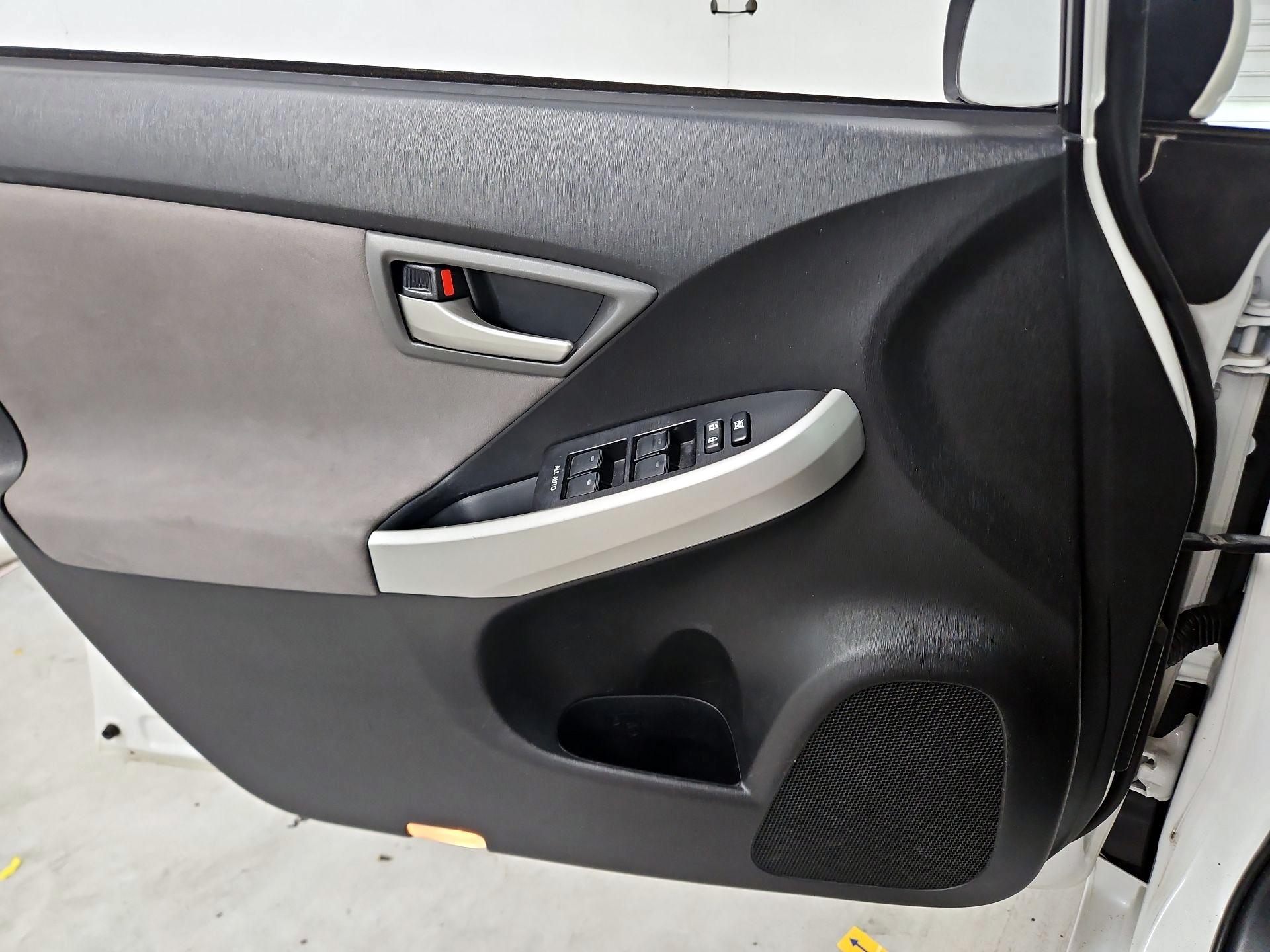 Thumbnail: 2013 Toyota Prius - 12