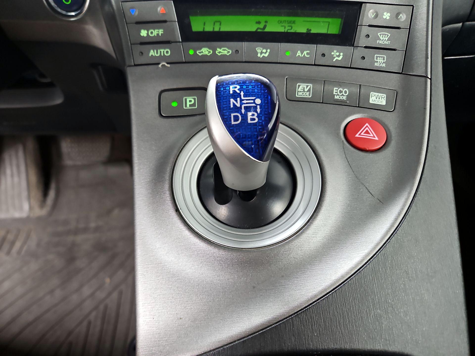 Thumbnail: 2013 Toyota Prius - 17