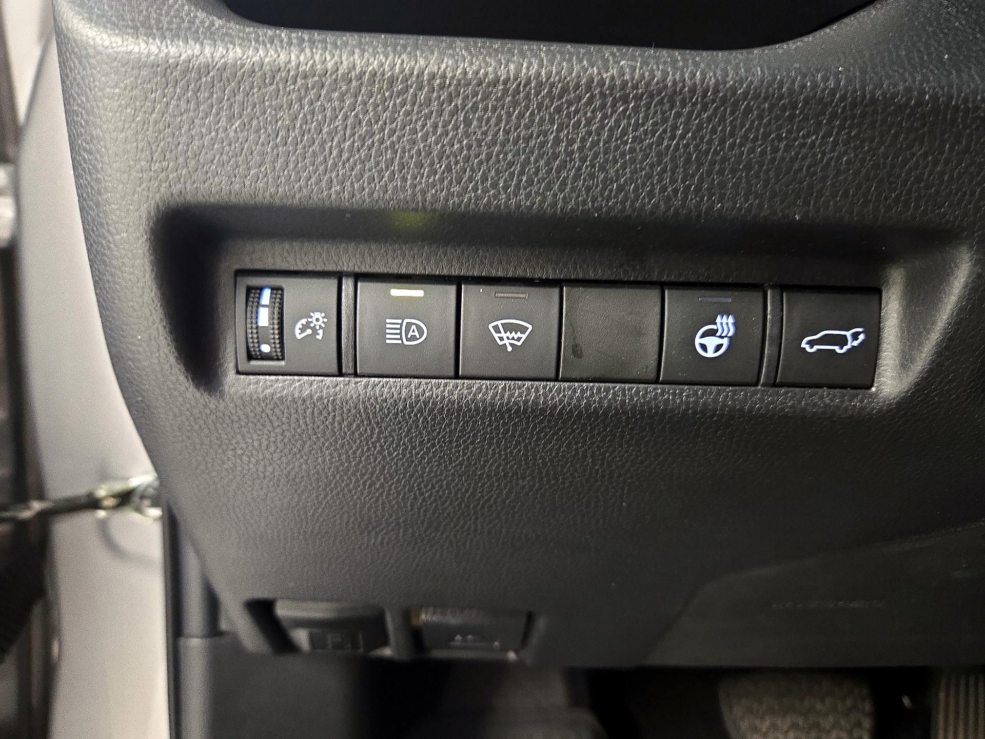 Thumbnail: 2022 Toyota RAV4 - 13