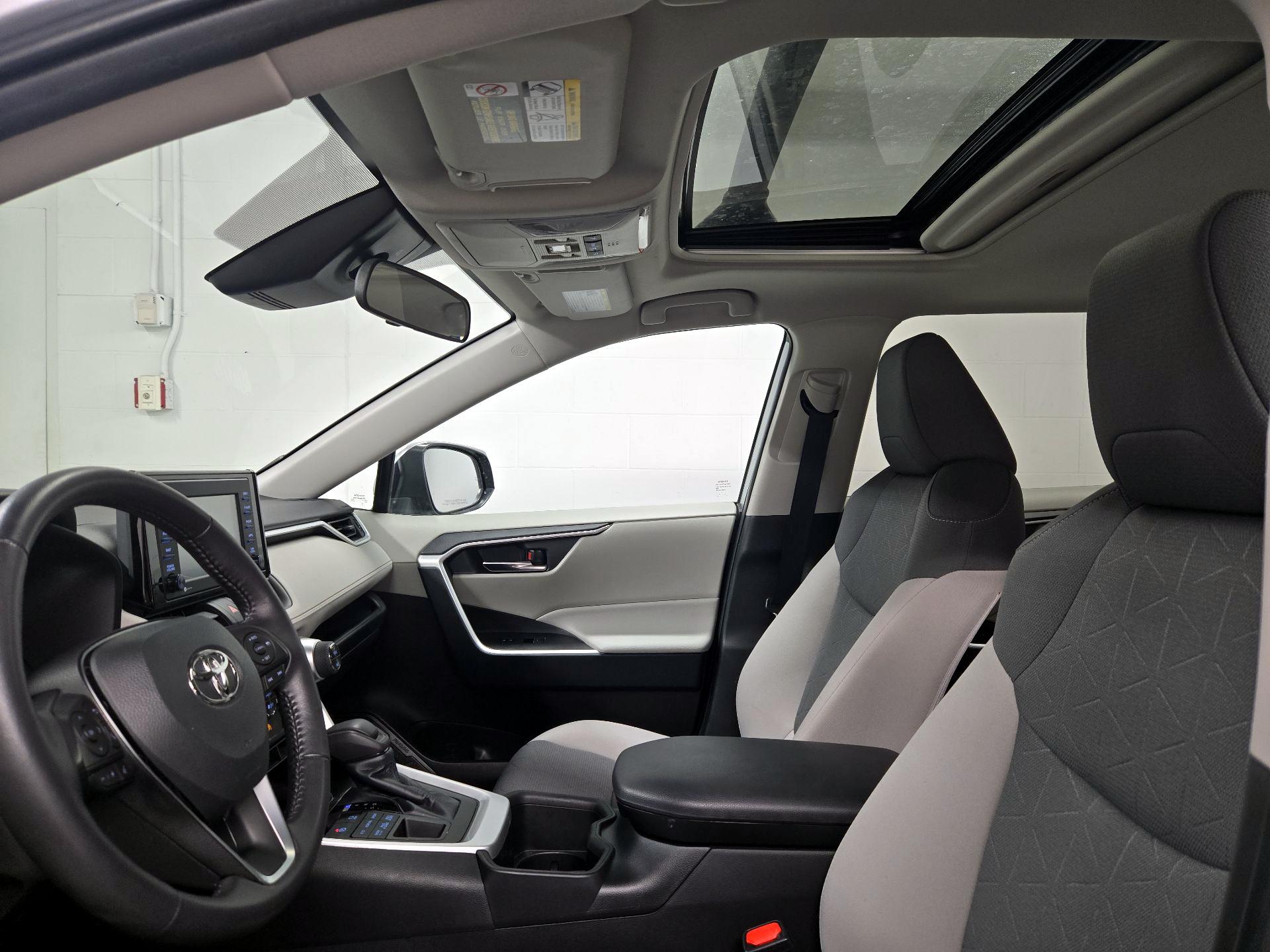 Thumbnail: 2022 Toyota RAV4 - 19