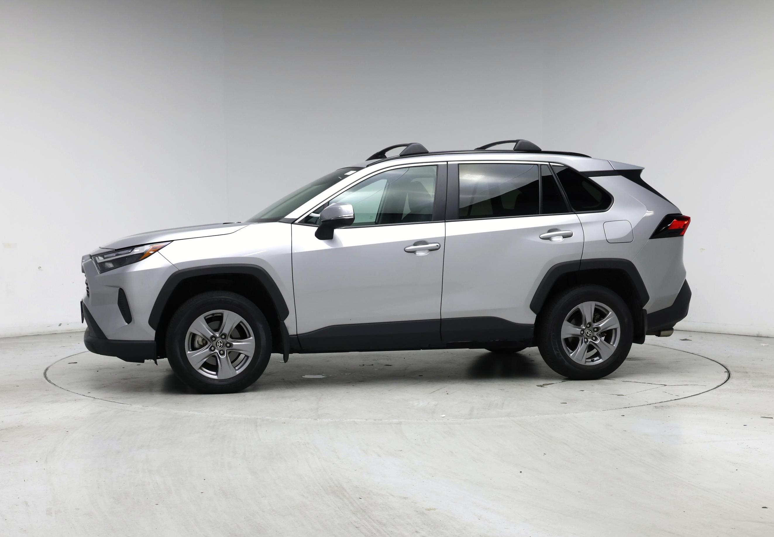 Thumbnail: 2022 Toyota RAV4 - 3