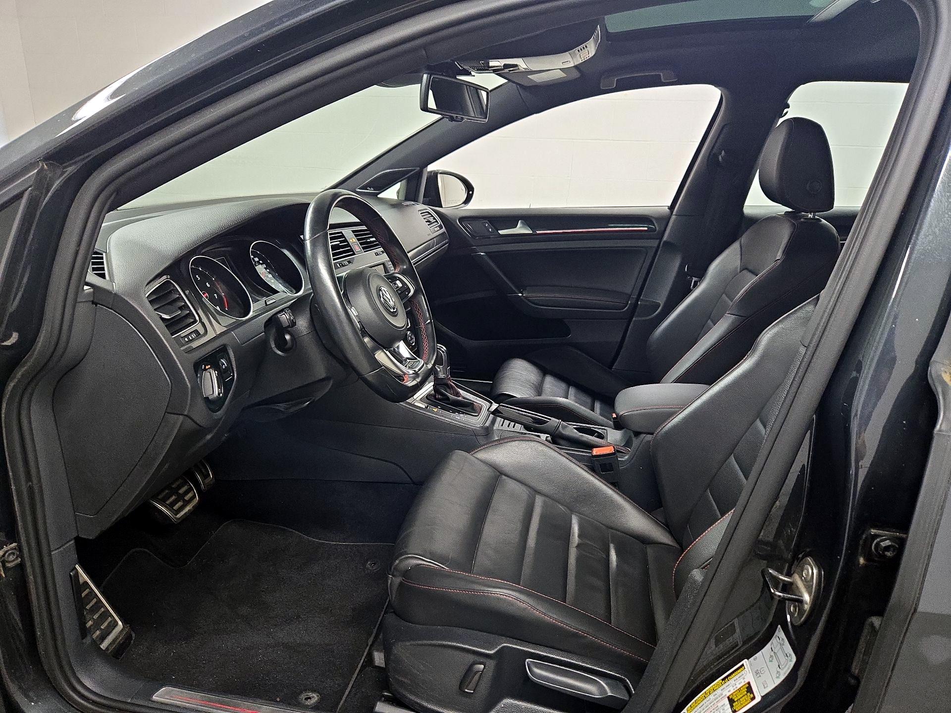 Thumbnail: 2016 Volkswagen Golf - 11