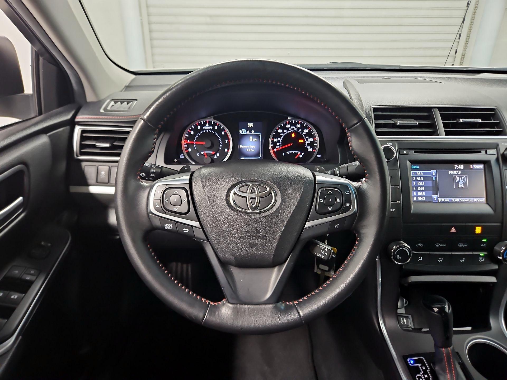 Thumbnail: 2015 Toyota Camry - 10