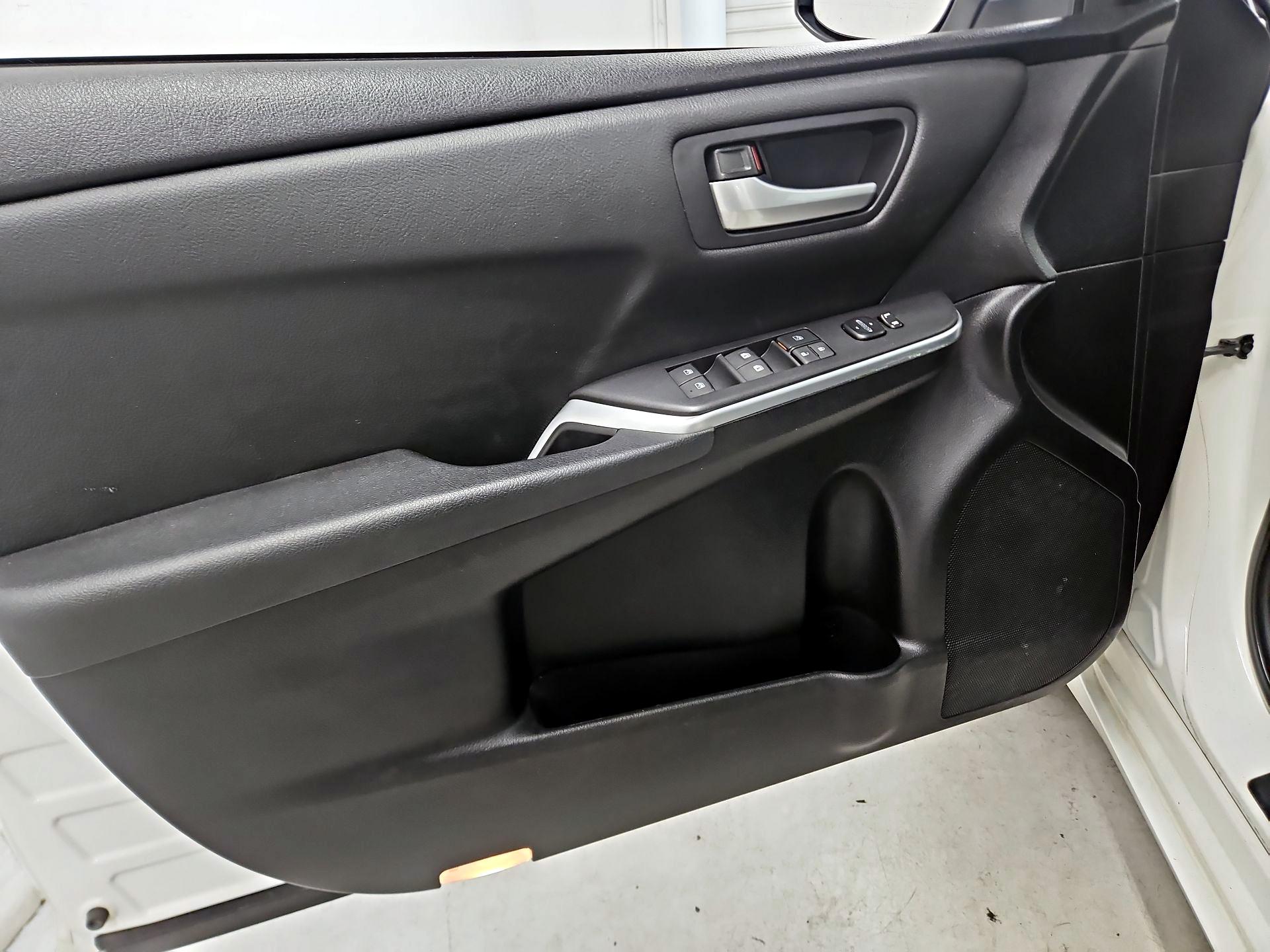 Thumbnail: 2015 Toyota Camry - 12