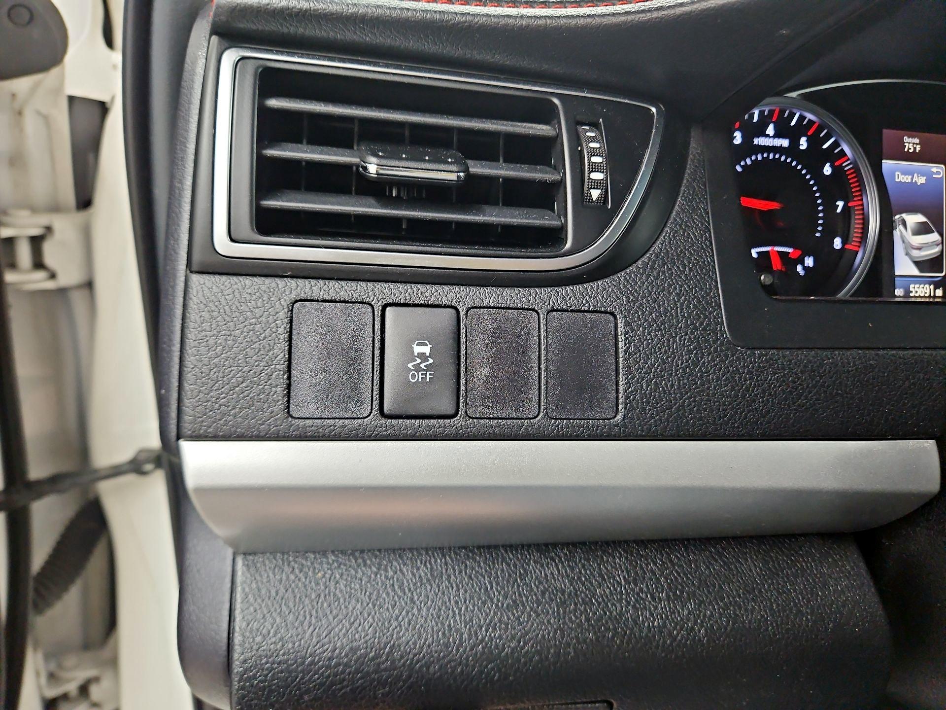 Thumbnail: 2015 Toyota Camry - 13