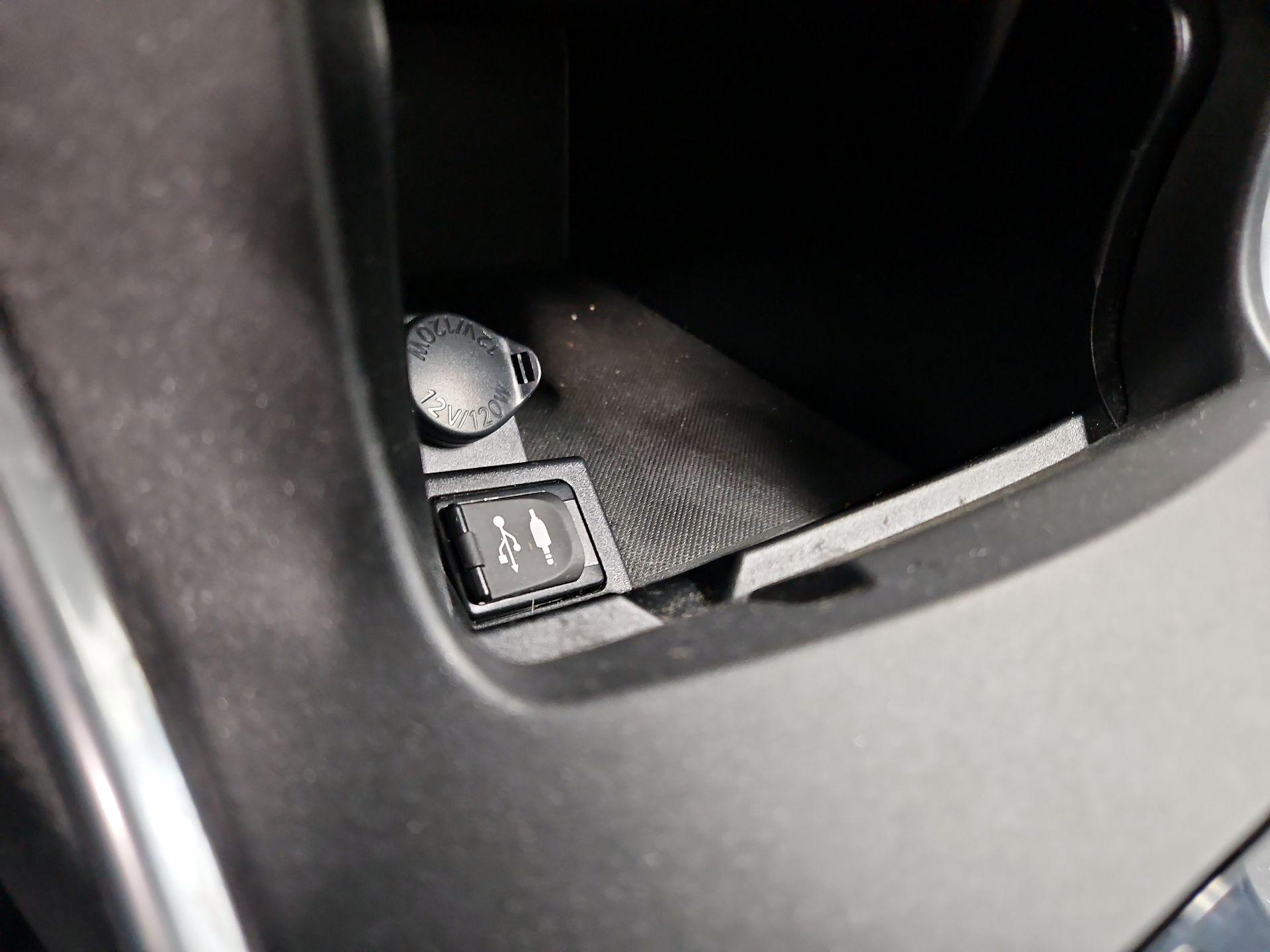 Thumbnail: 2015 Toyota Camry - 18