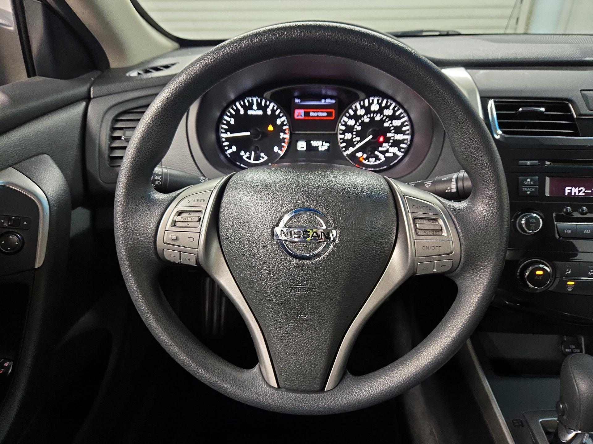 Thumbnail: 2015 Nissan Altima - 10