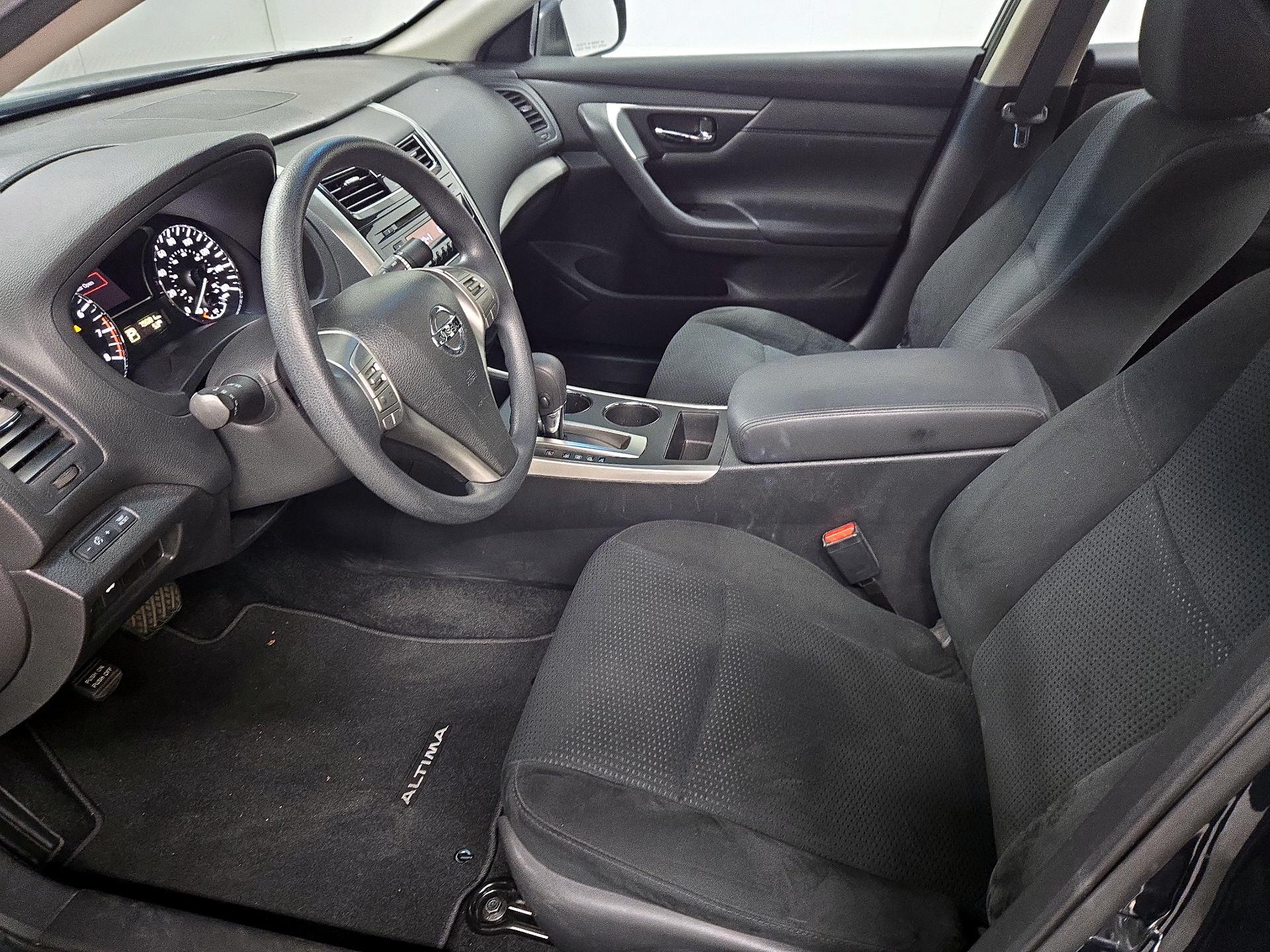 Thumbnail: 2015 Nissan Altima - 11