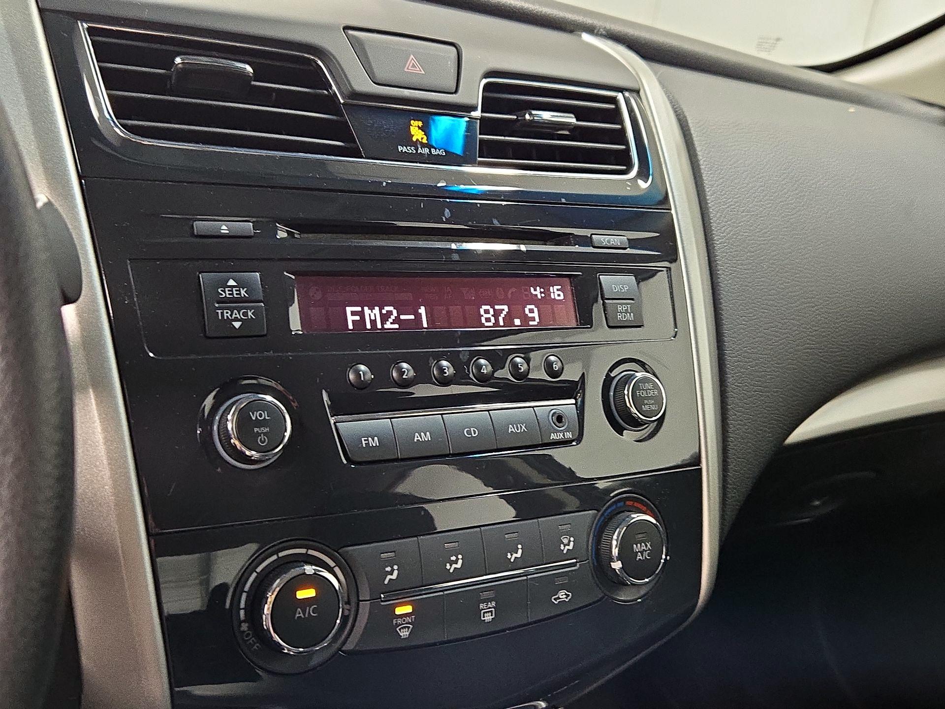 Thumbnail: 2015 Nissan Altima - 14