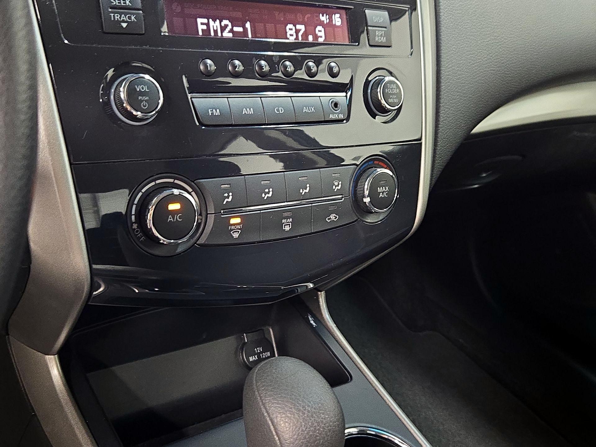 Thumbnail: 2015 Nissan Altima - 15