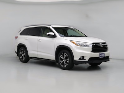 White 2016 Toyota Highlander XLE