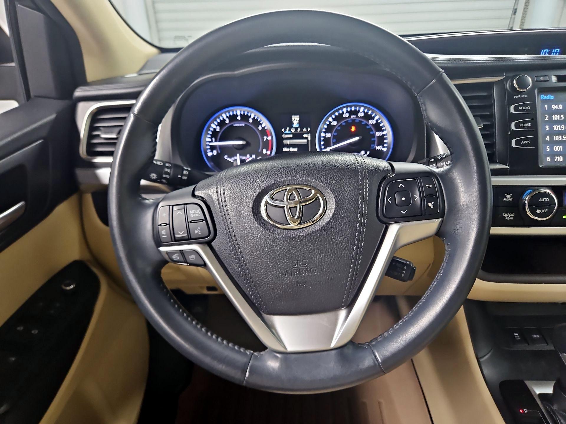 Thumbnail: 2016 Toyota Highlander - 10
