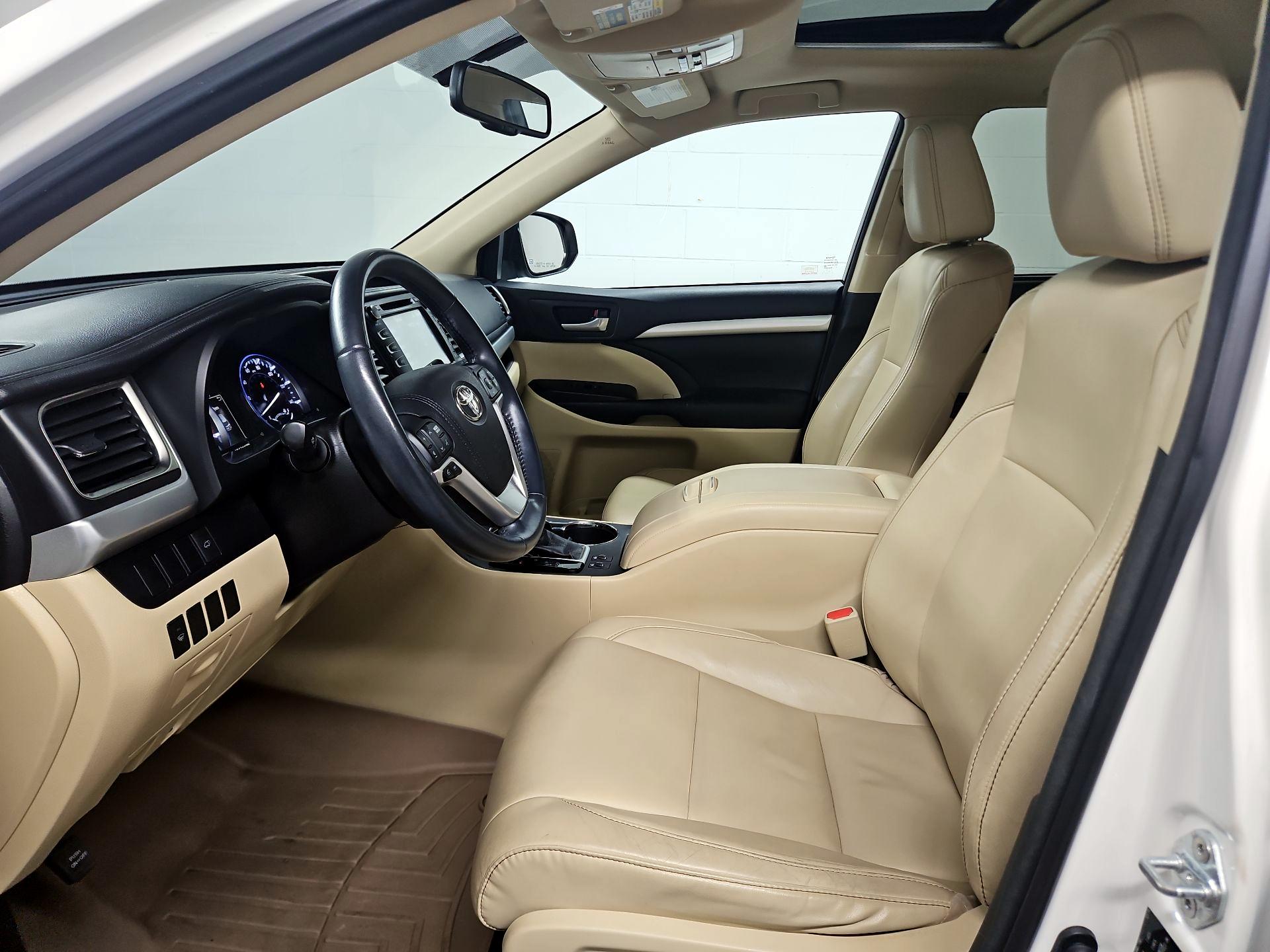Thumbnail: 2016 Toyota Highlander - 11