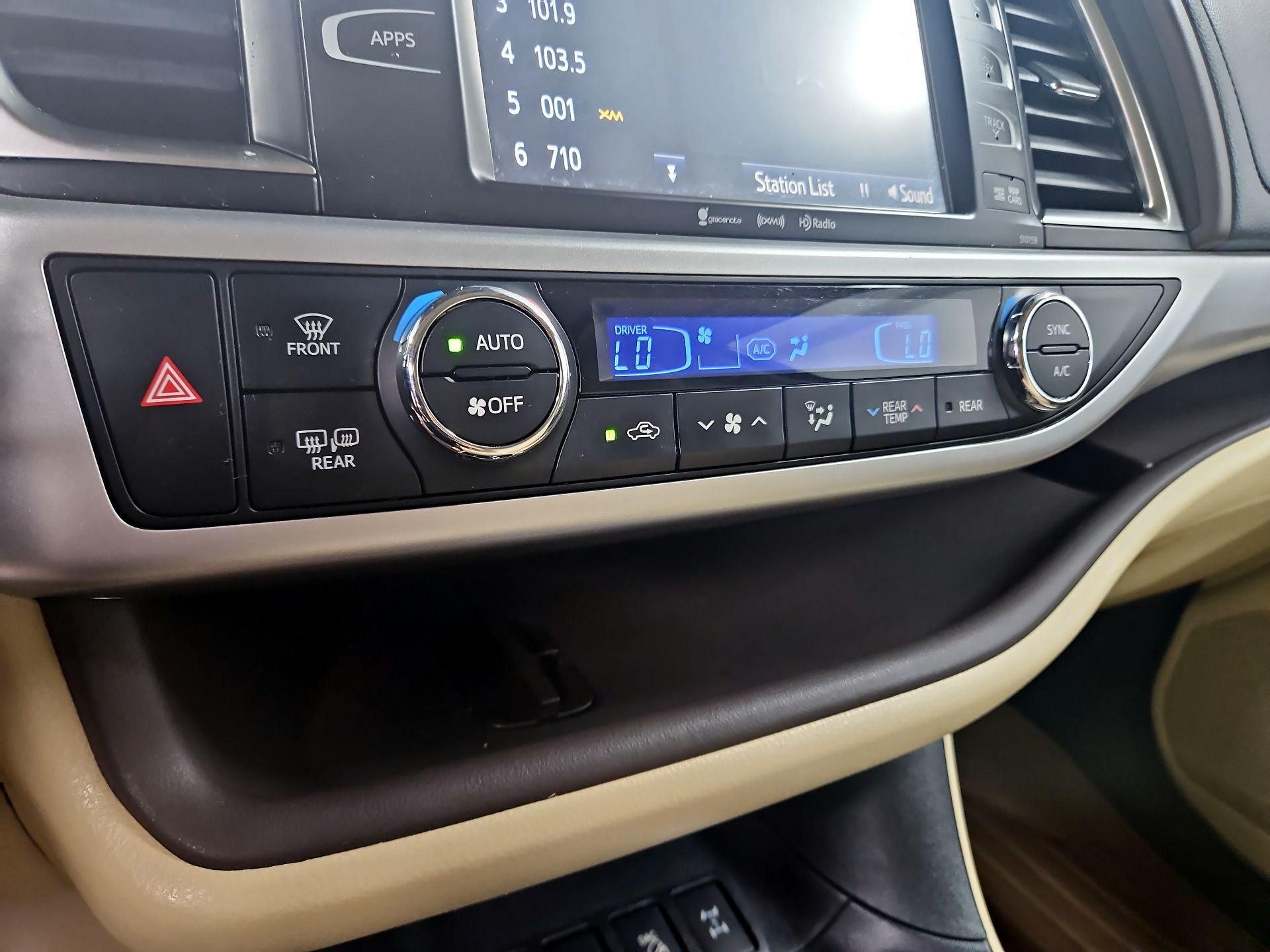 Thumbnail: 2016 Toyota Highlander - 16