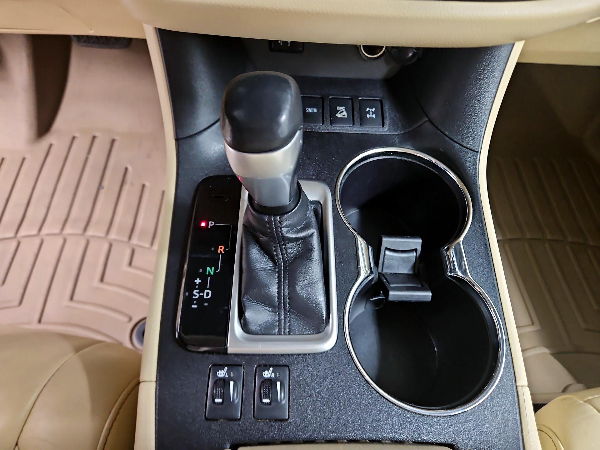Thumbnail: 2016 Toyota Highlander - 17