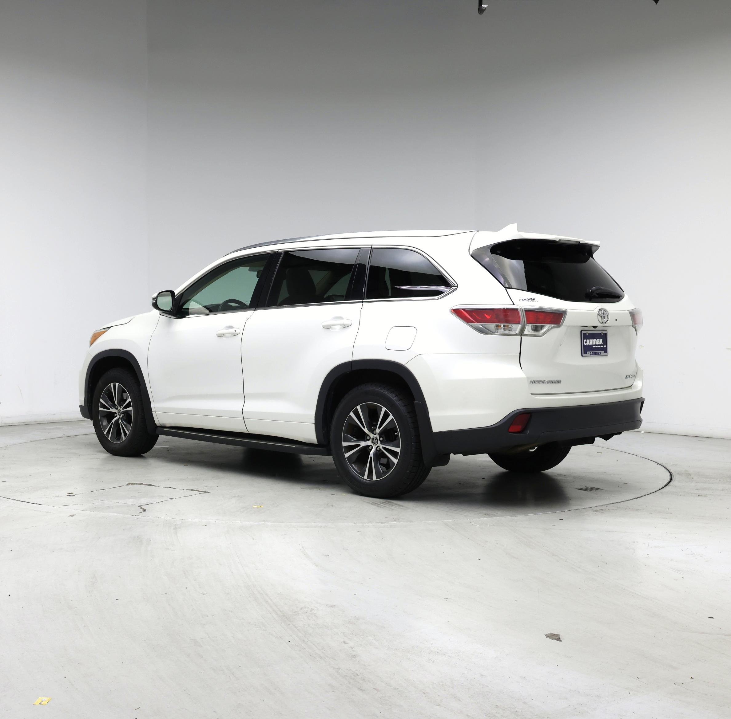 Thumbnail: 2016 Toyota Highlander - 2