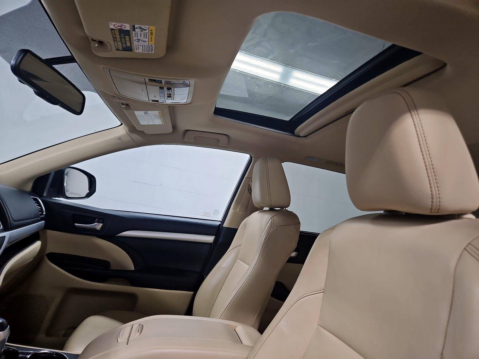 Thumbnail: 2016 Toyota Highlander - 19