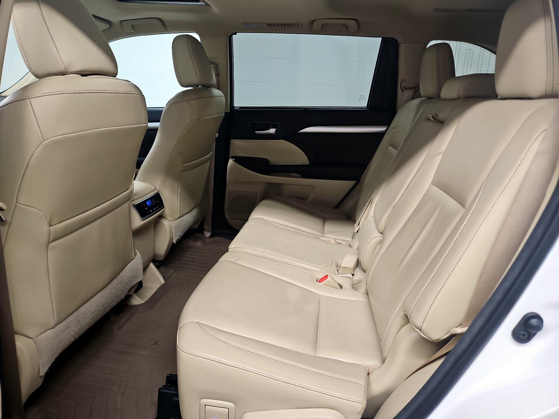 Thumbnail: 2016 Toyota Highlander - 20