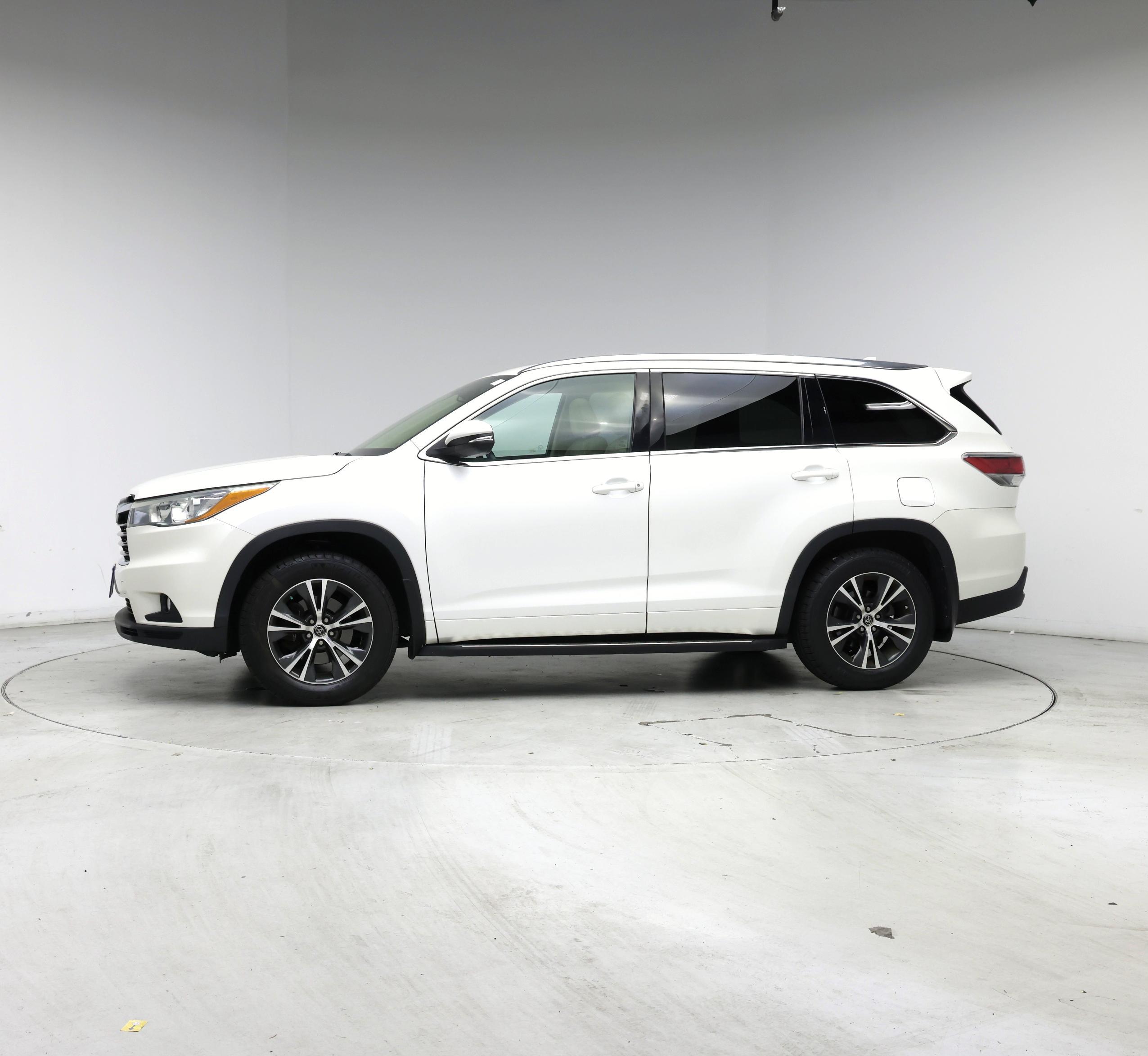 Thumbnail: 2016 Toyota Highlander - 3
