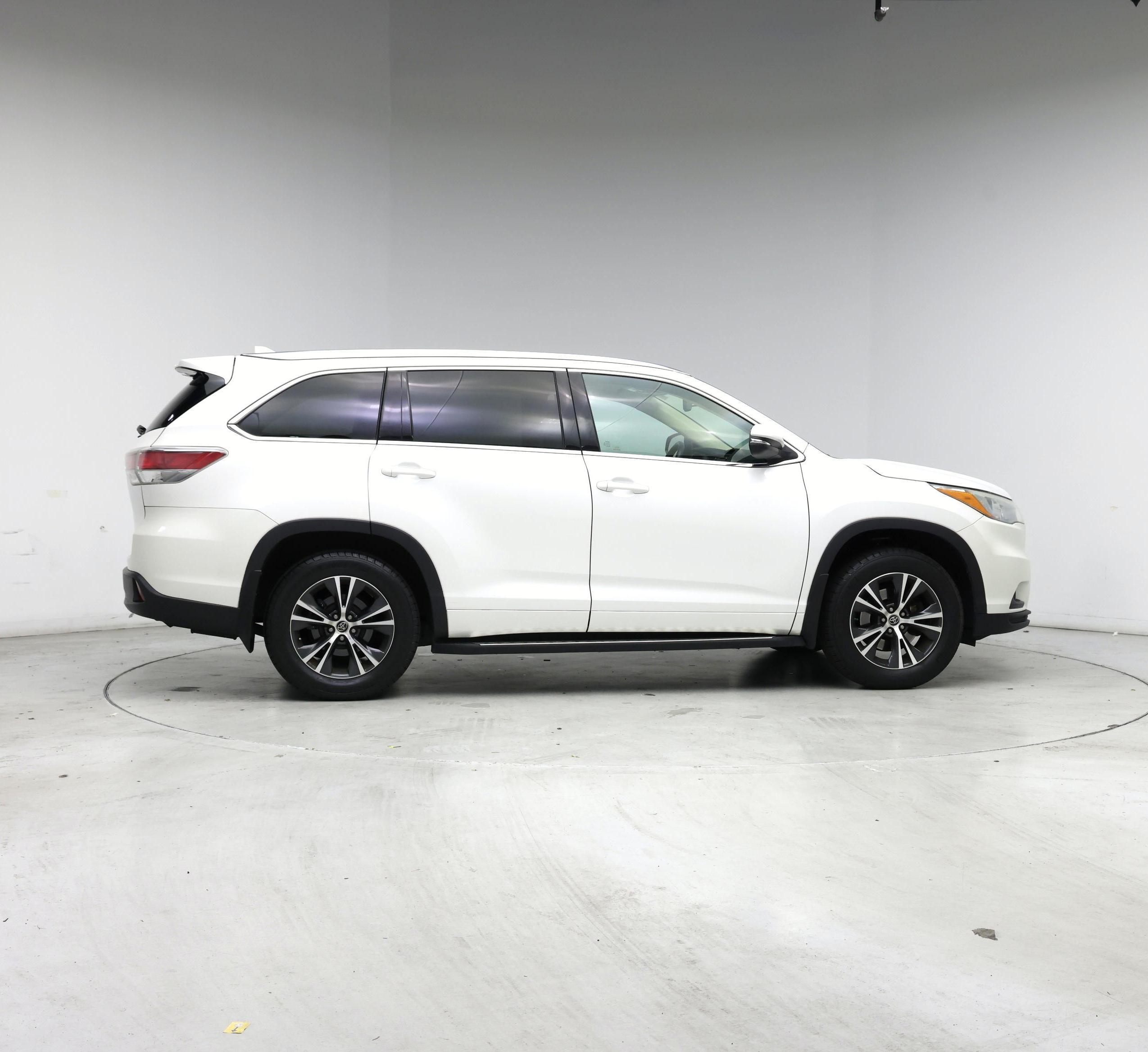Thumbnail: 2016 Toyota Highlander - 7