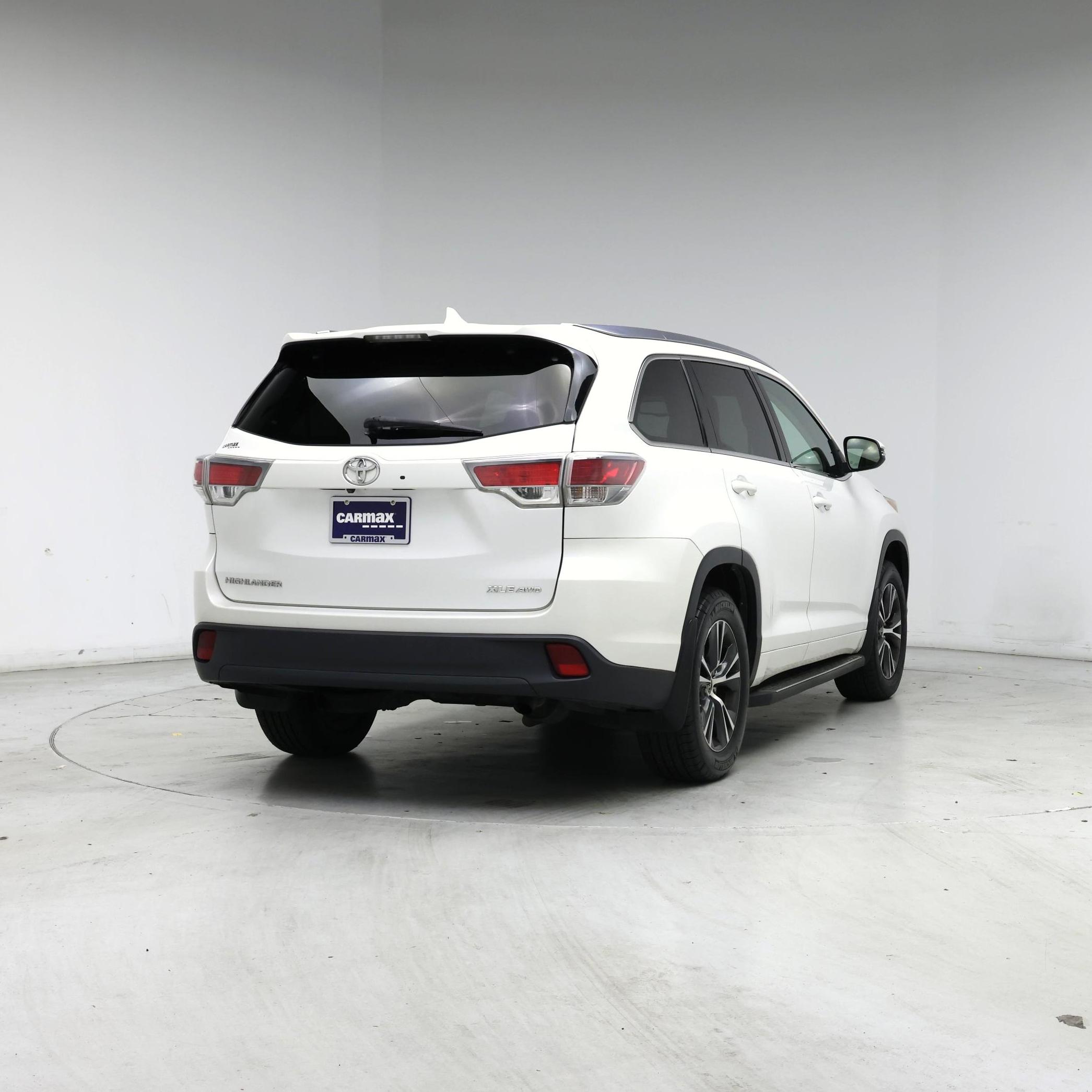 Thumbnail: 2016 Toyota Highlander - 8