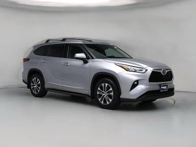 Silver 2020 Toyota Highlander Hybrid XLE