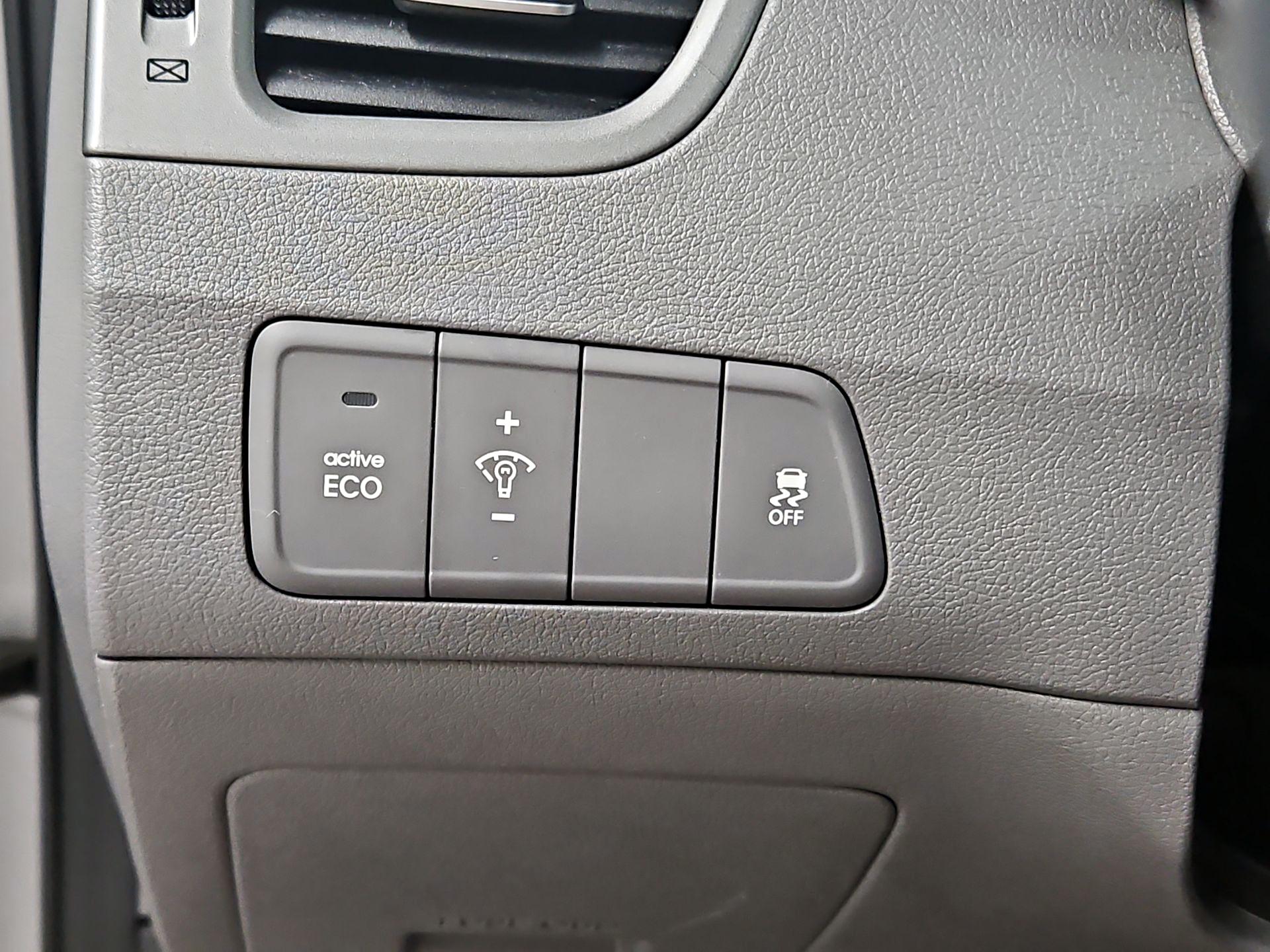 Thumbnail: 2015 Hyundai Elantra - 13