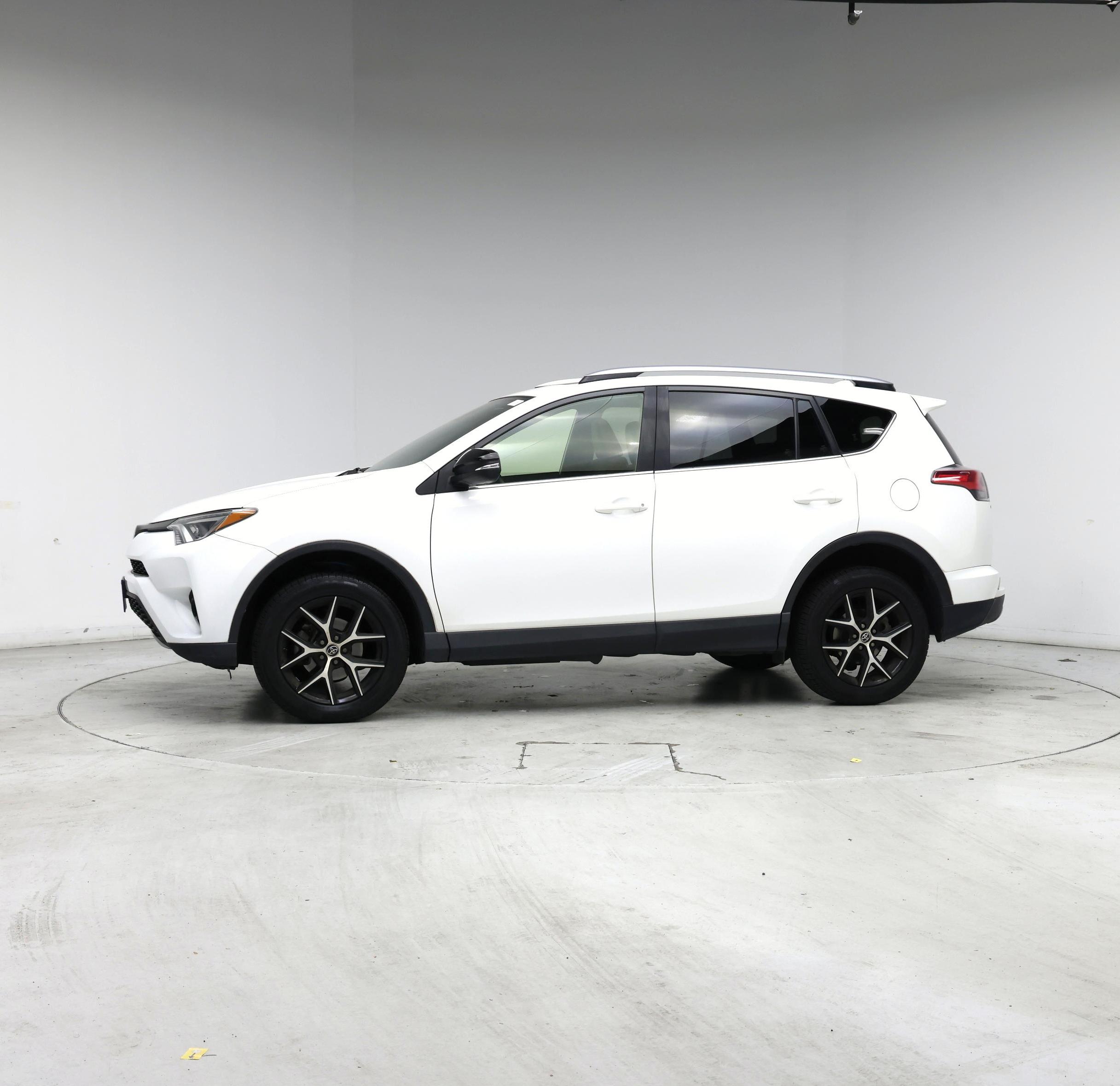 Thumbnail: 2018 Toyota RAV4 - 3