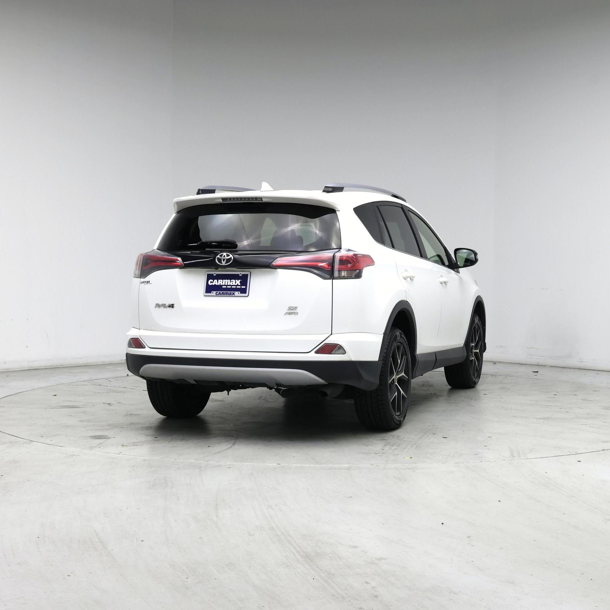 Thumbnail: 2018 Toyota RAV4 - 8