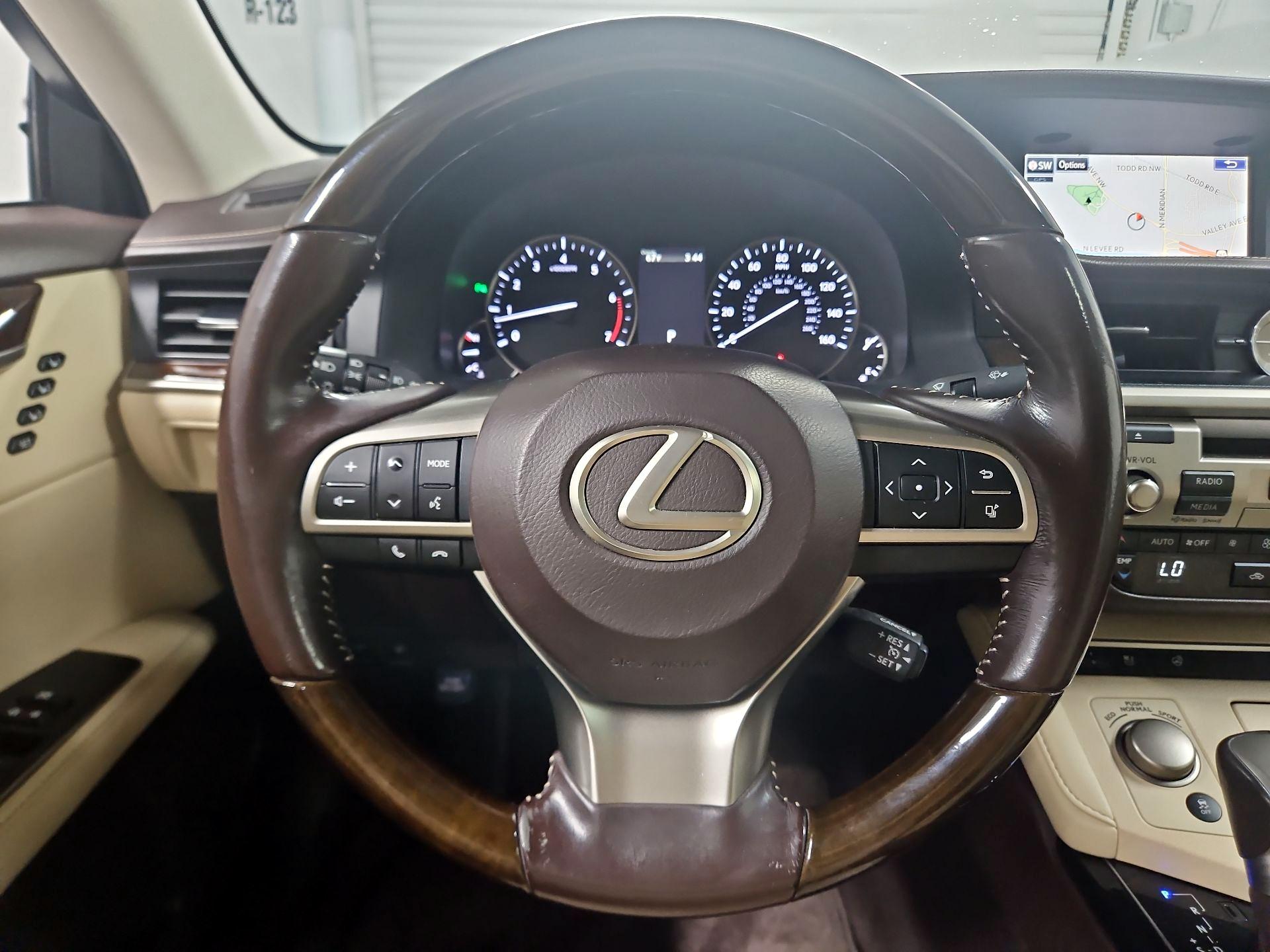 Thumbnail: 2016 Lexus ES - 10