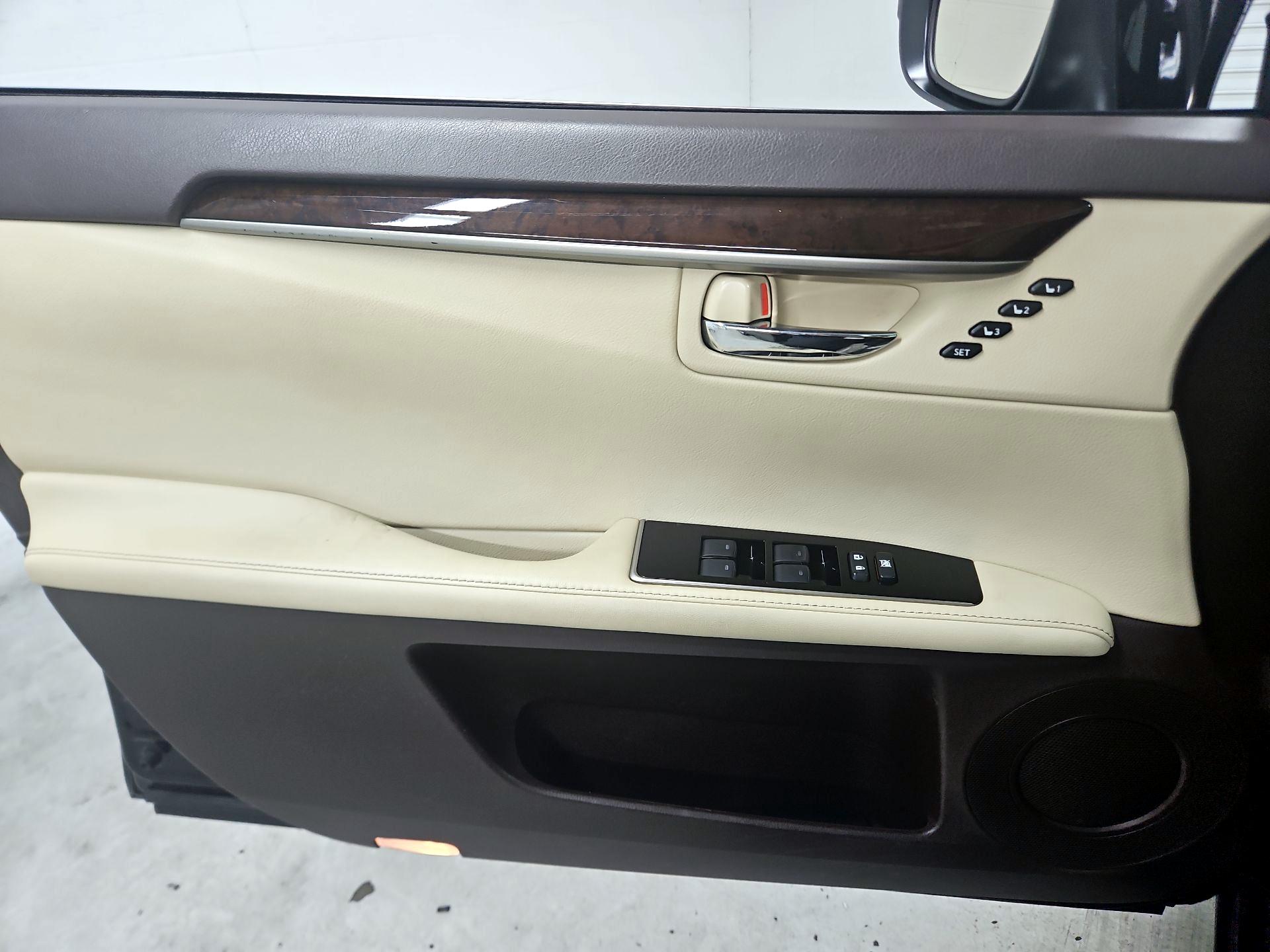 Thumbnail: 2016 Lexus ES - 12