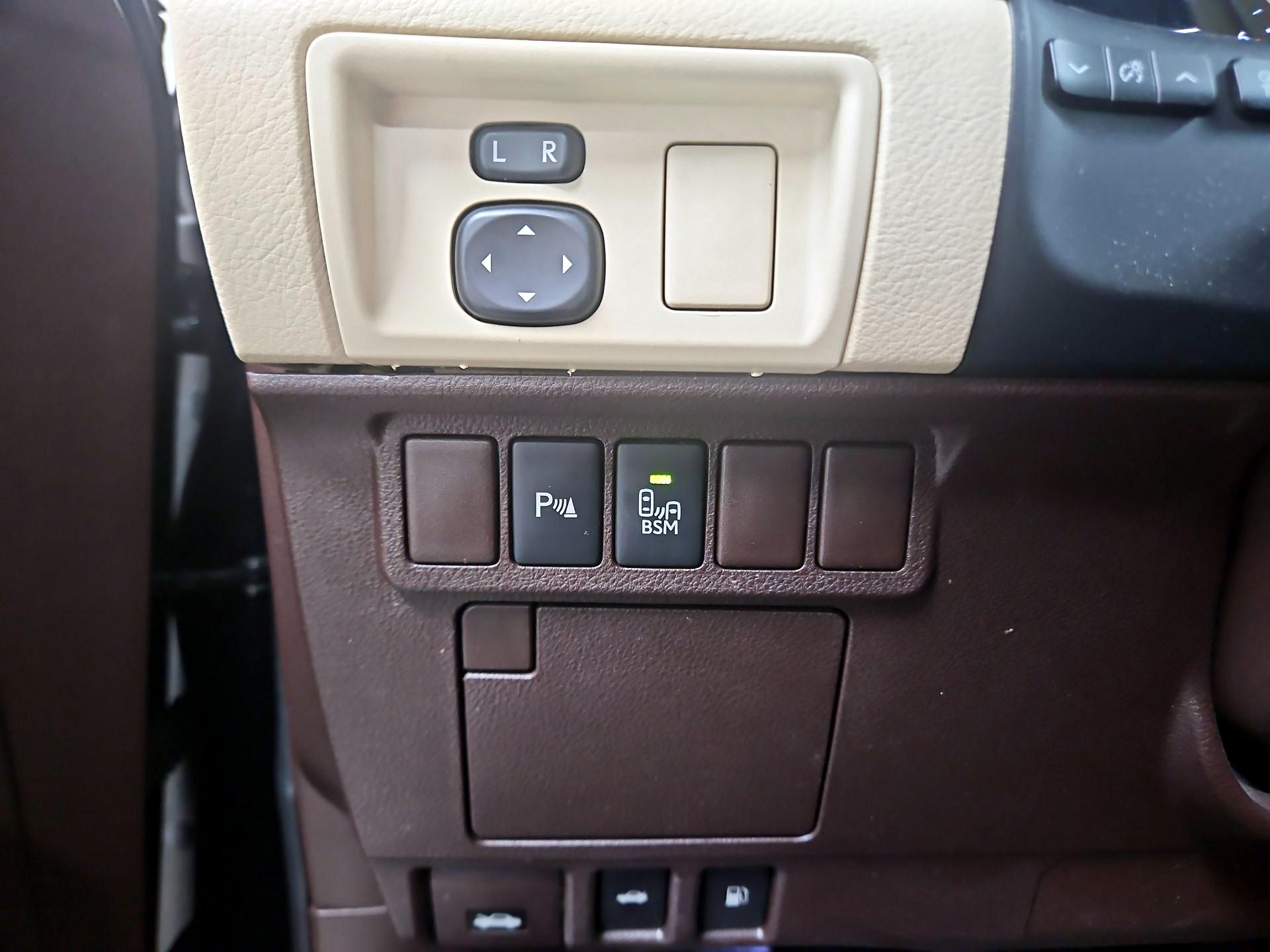 Thumbnail: 2016 Lexus ES - 13
