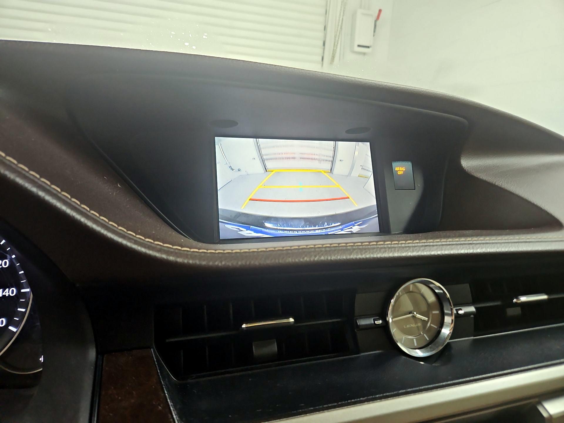 Thumbnail: 2016 Lexus ES - 15