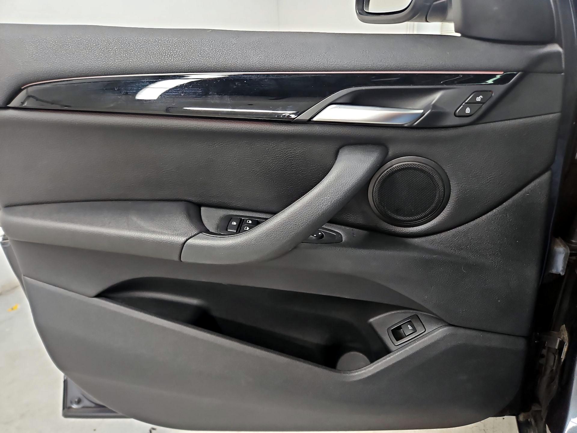 Thumbnail: 2016 BMW X1 - 12