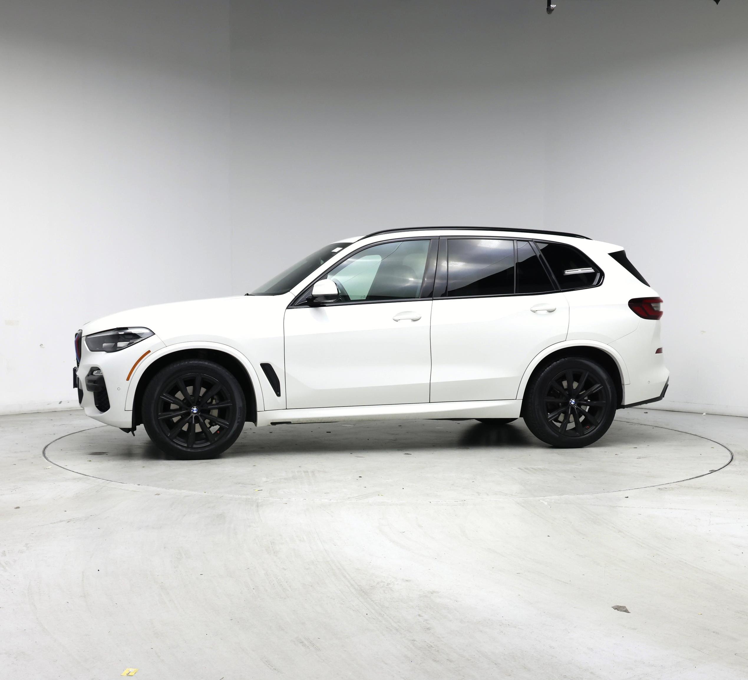 Thumbnail: 2021 BMW X5 - 3