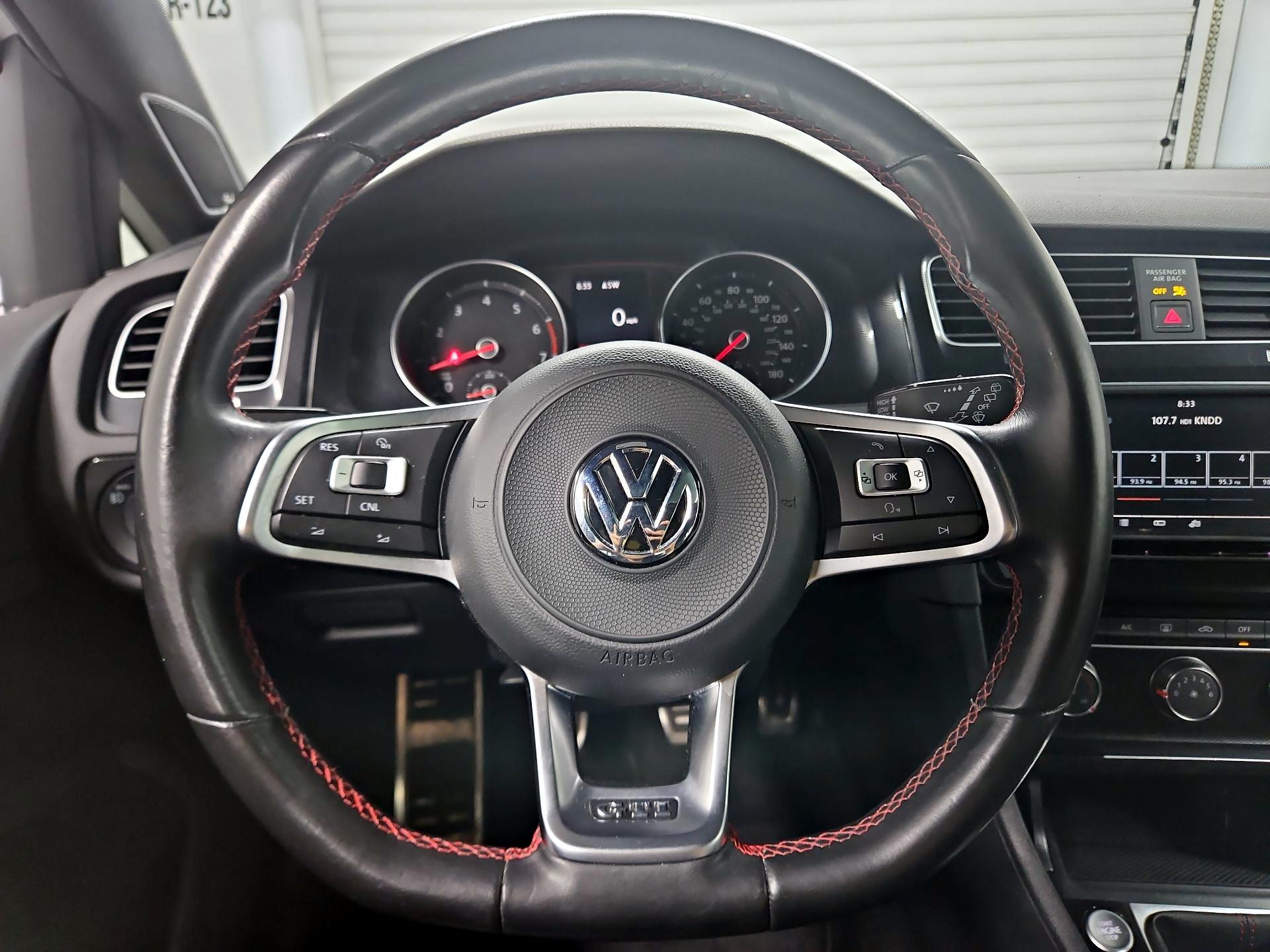 Thumbnail: 2017 Volkswagen Golf - 10