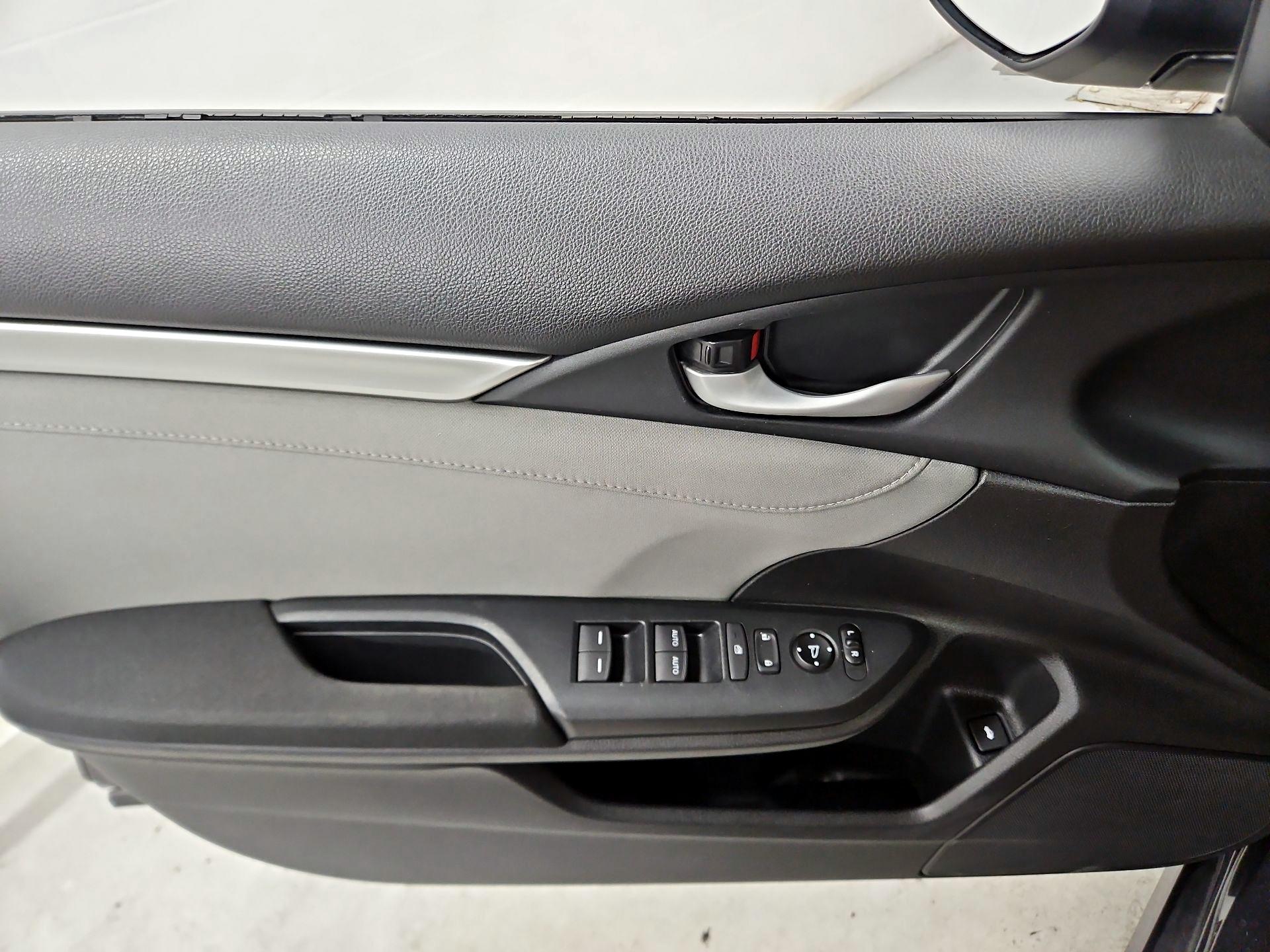 Thumbnail: 2016 Honda Civic - 12