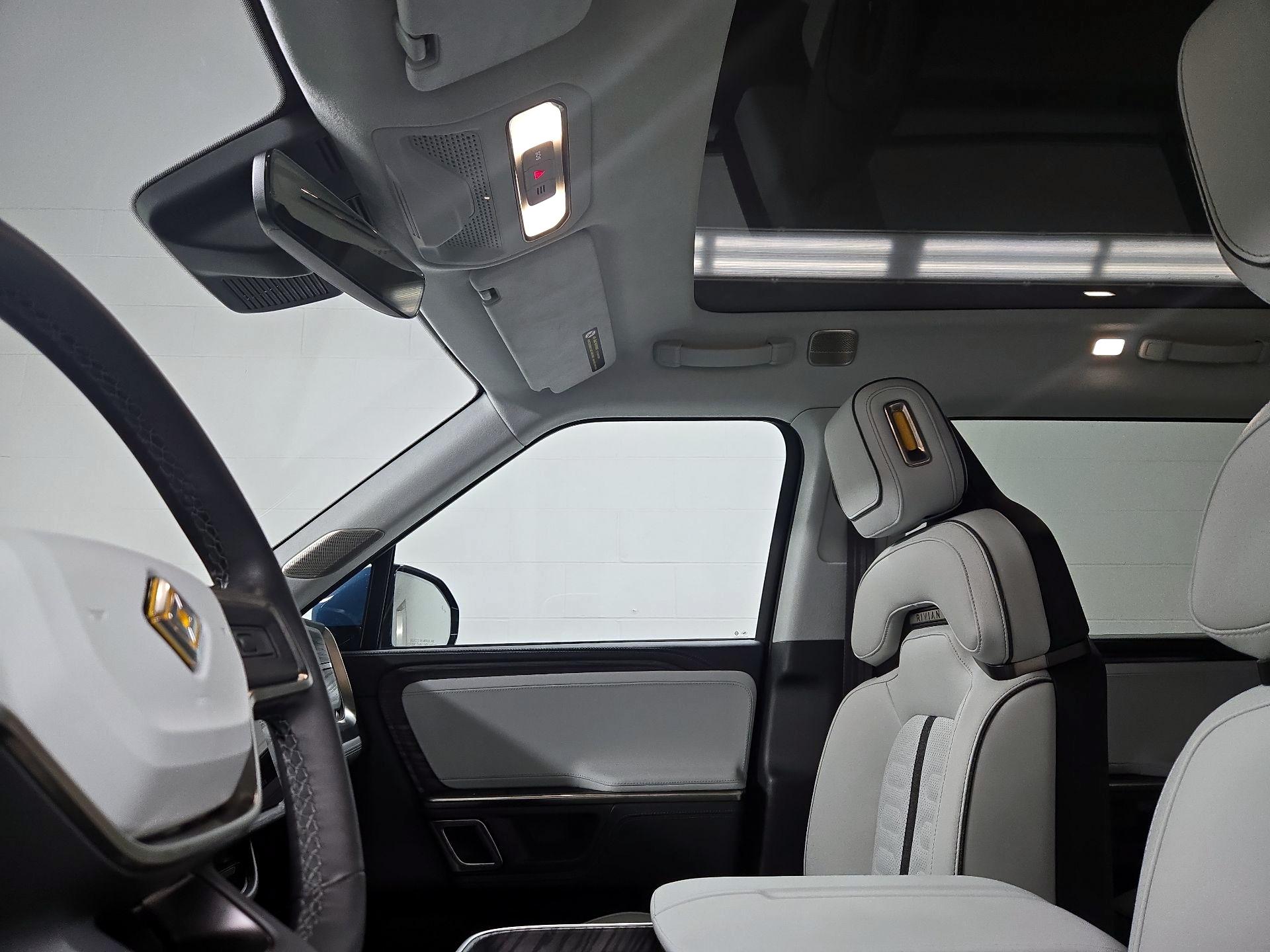 Thumbnail: 2024 Rivian R1S - 19