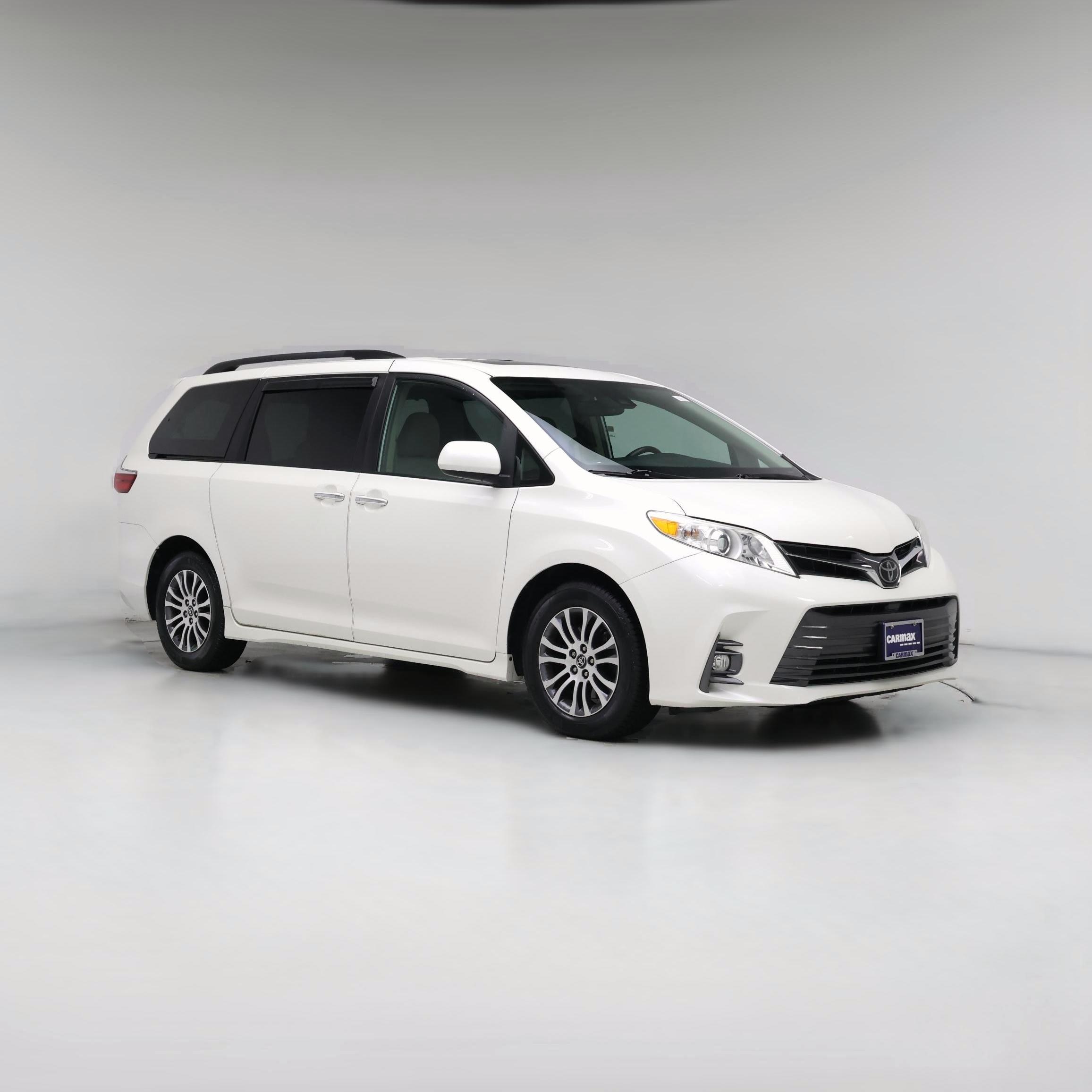 Thumbnail: 2019 Toyota Sienna - 1