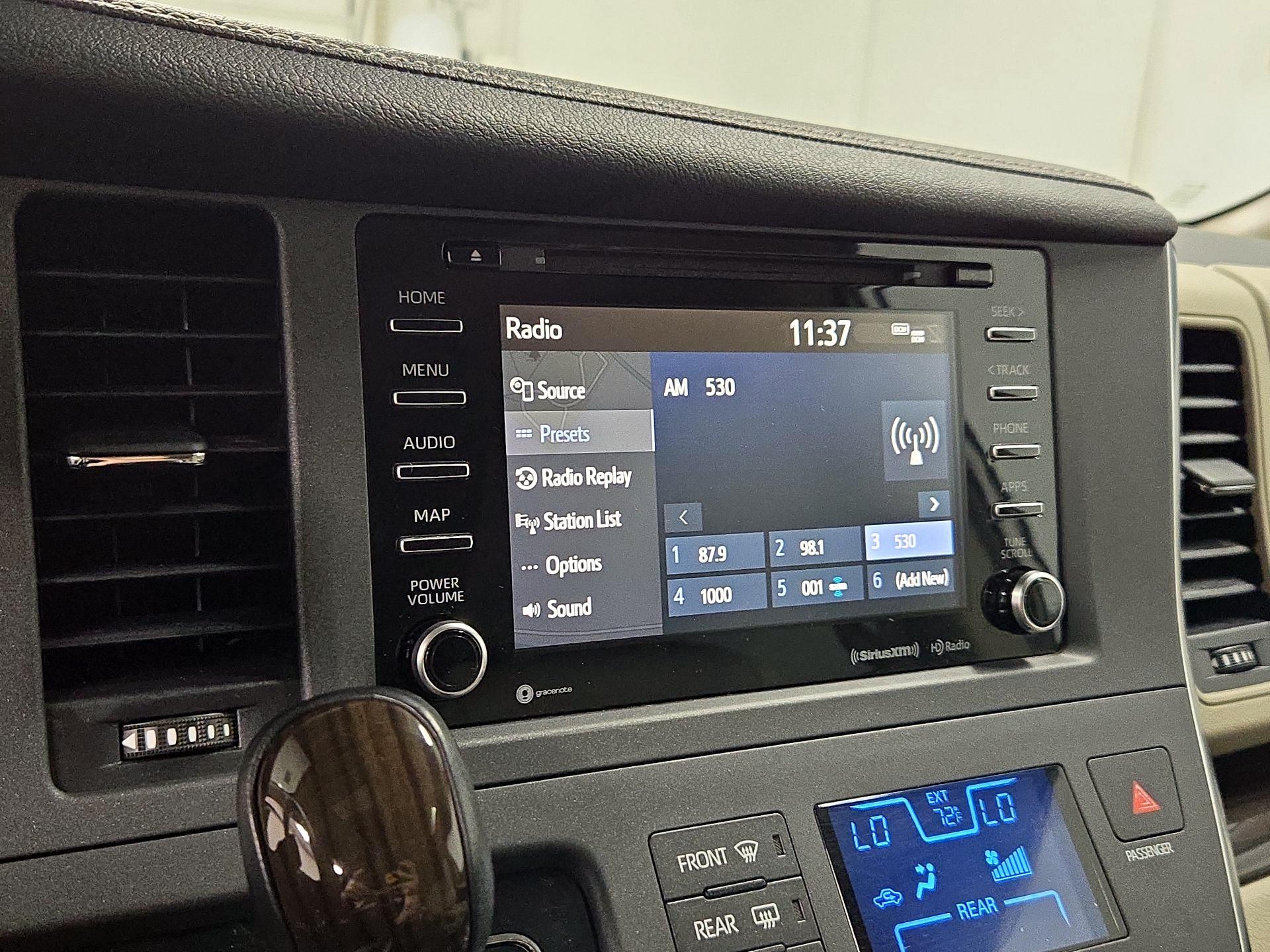 Thumbnail: 2019 Toyota Sienna - 16