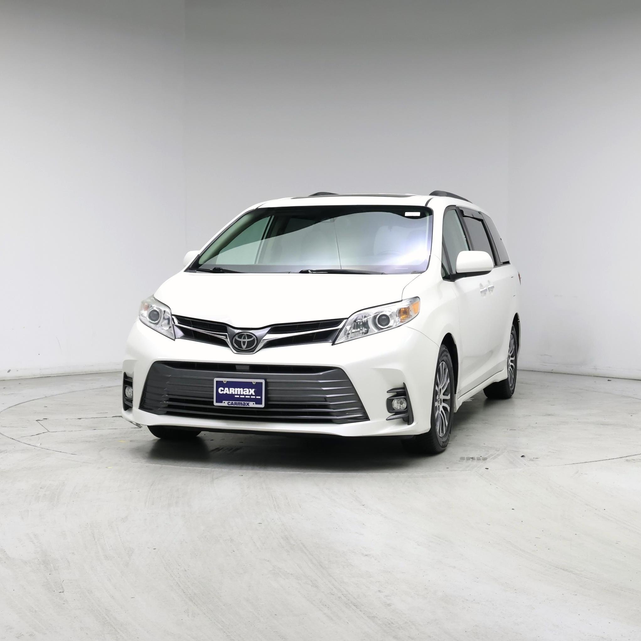 Thumbnail: 2019 Toyota Sienna - 4