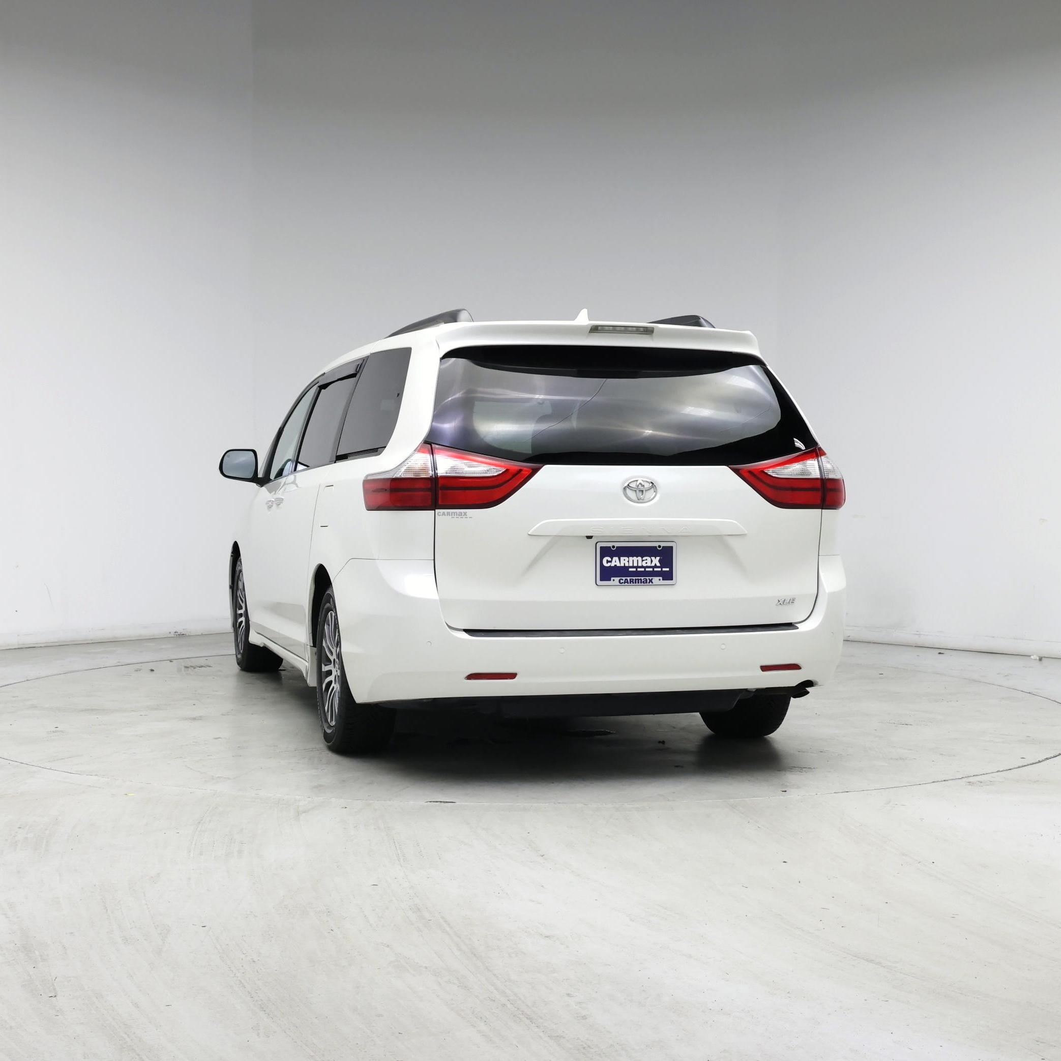 Thumbnail: 2019 Toyota Sienna - 6
