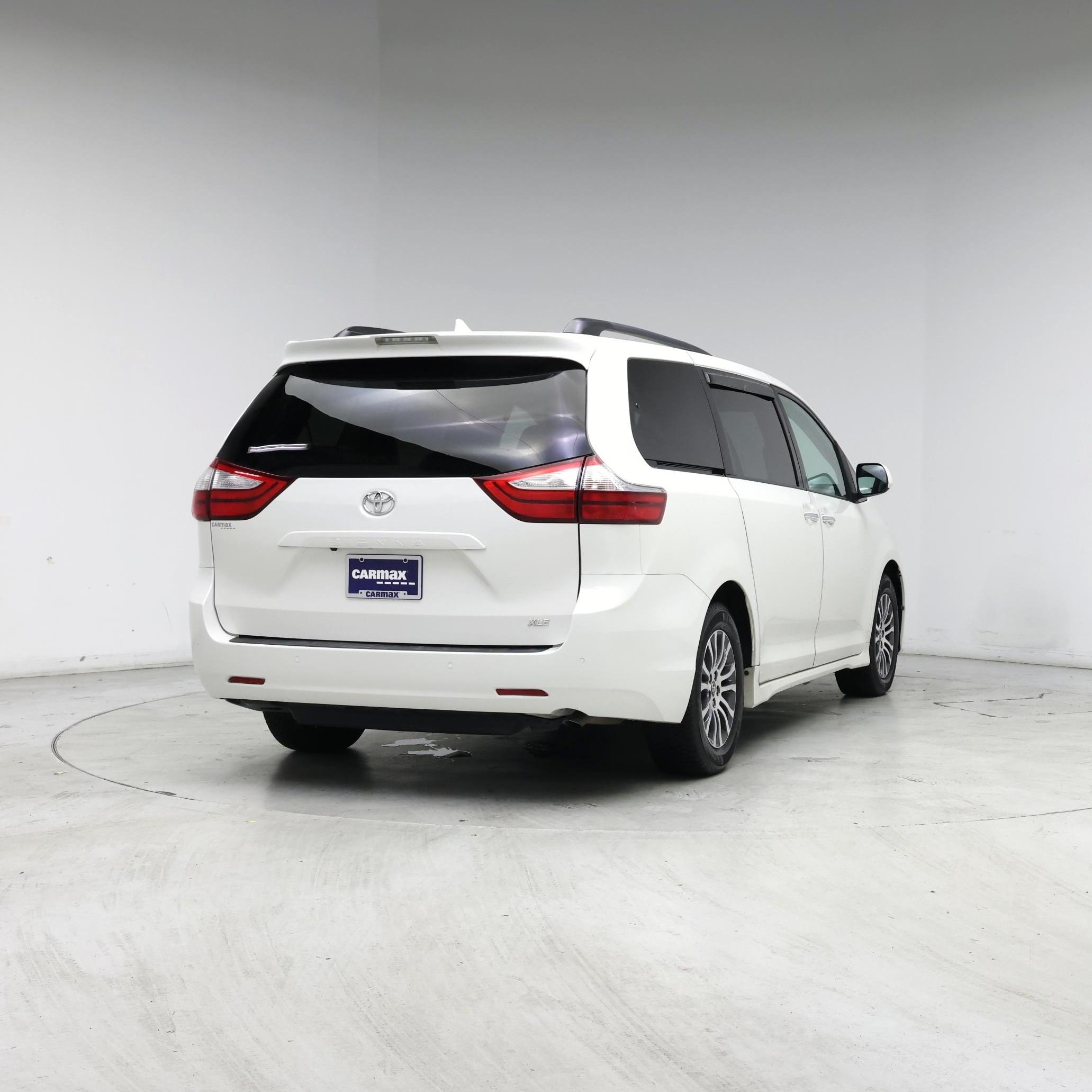 Thumbnail: 2019 Toyota Sienna - 8