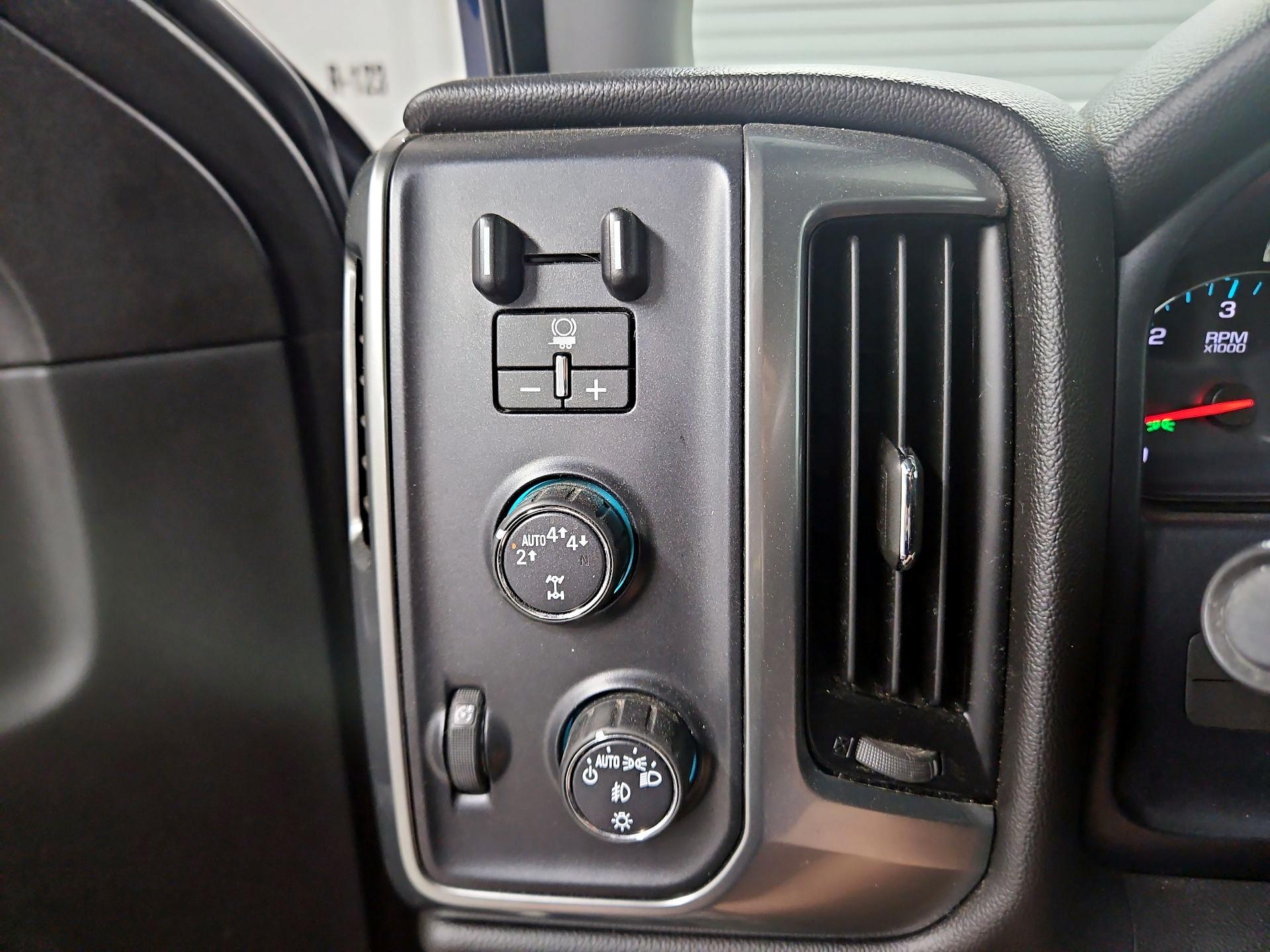 Thumbnail: 2017 Chevrolet Silverado 1500 - 13
