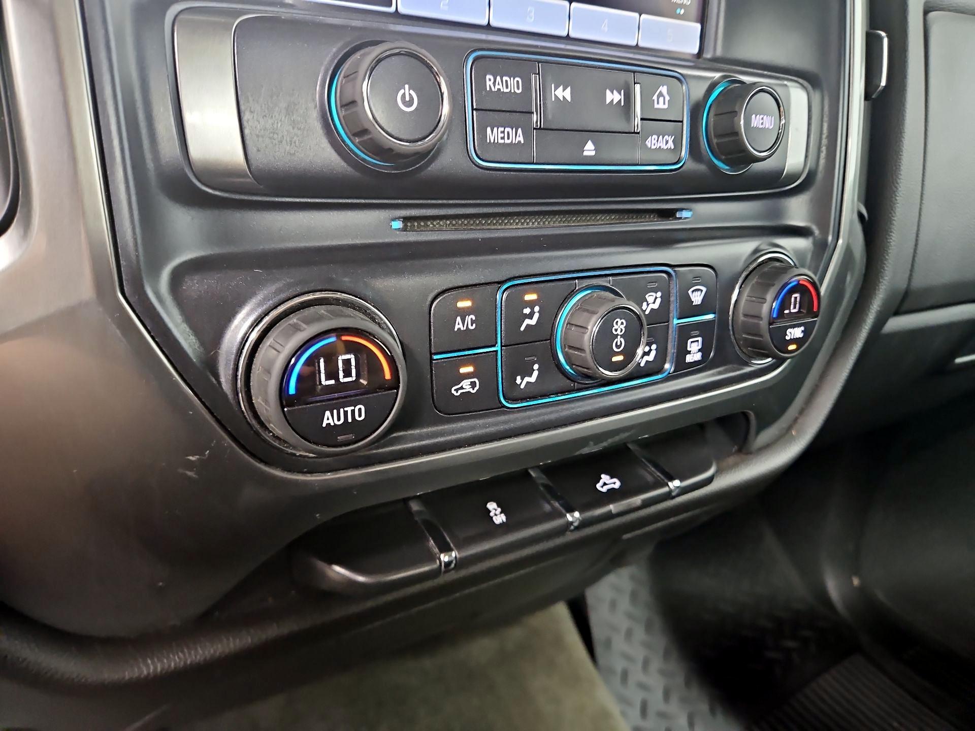 Thumbnail: 2017 Chevrolet Silverado 1500 - 16
