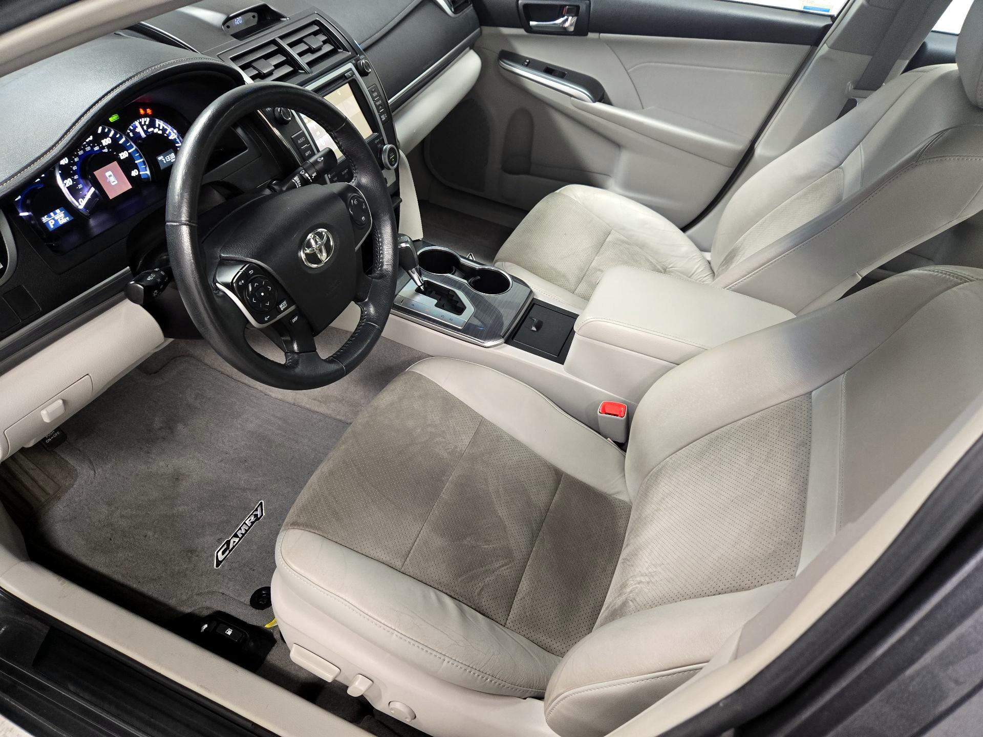 Thumbnail: 2014 Toyota Camry - 11